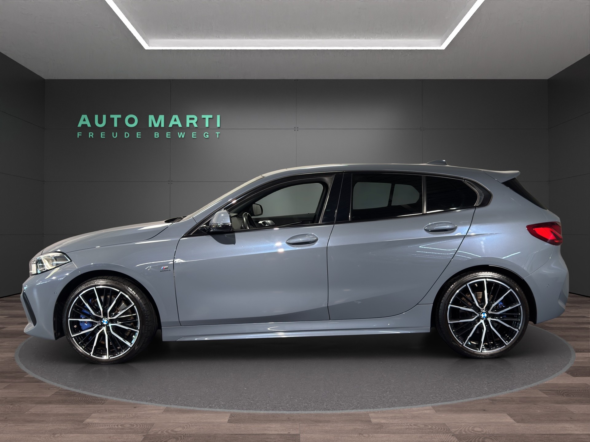 BMW 120d xDrive M Sport-showroom-element-1