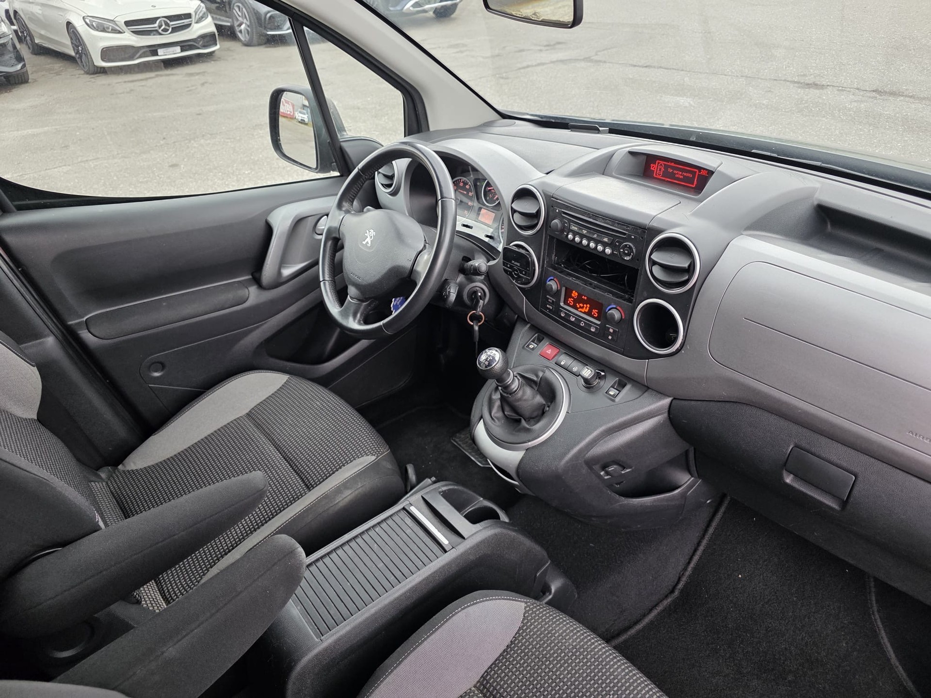 PEUGEOT Partner 1.6 BlueHDi Active-image-9