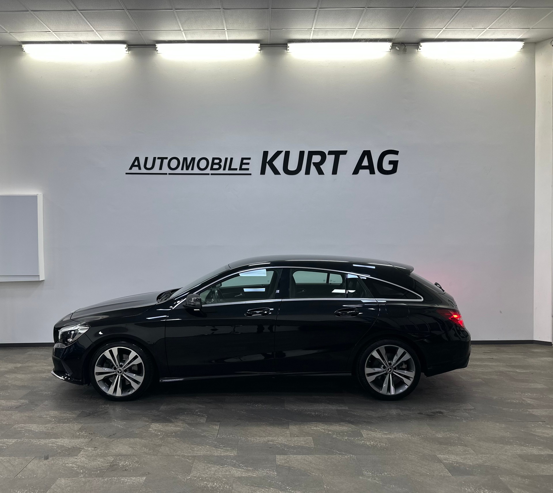 MERCEDES-BENZ CLA Shooting Brake 250 Urban 7G-DCT-showroom-element-2
