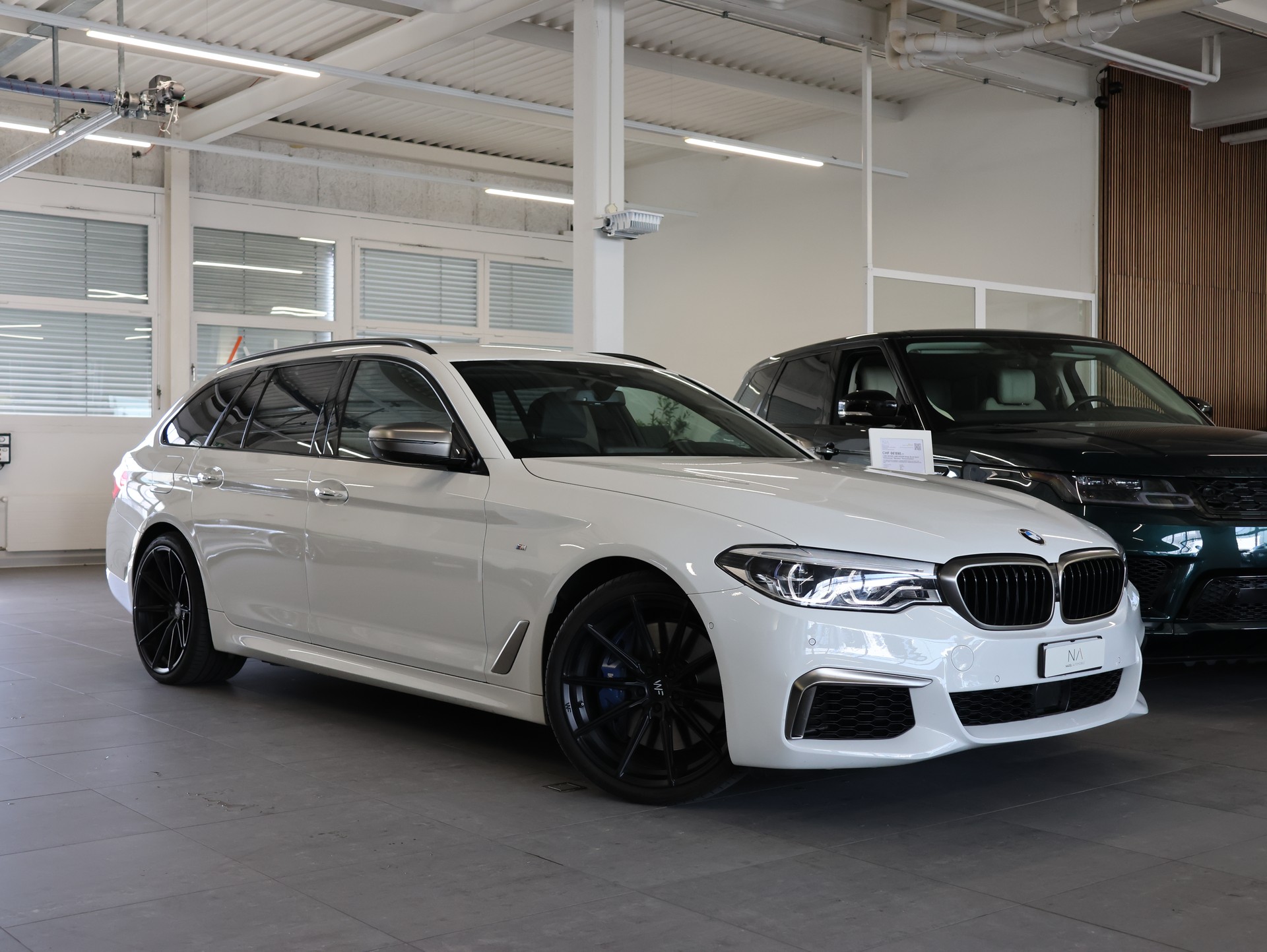 BMW M550d xDrive Touring Steptronic *ALPINWEISS-LACKIERUNG*