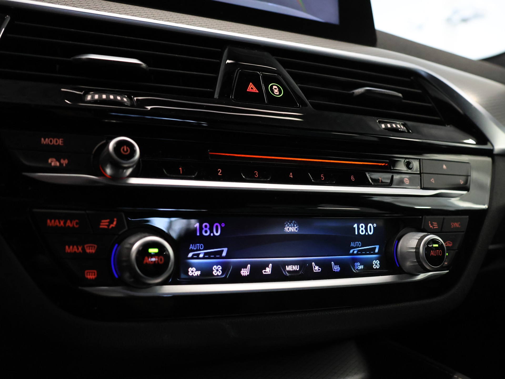 BMW M550d xDrive Touring Steptronic *ALPINWEISS-LACKIERUNG*-image-25