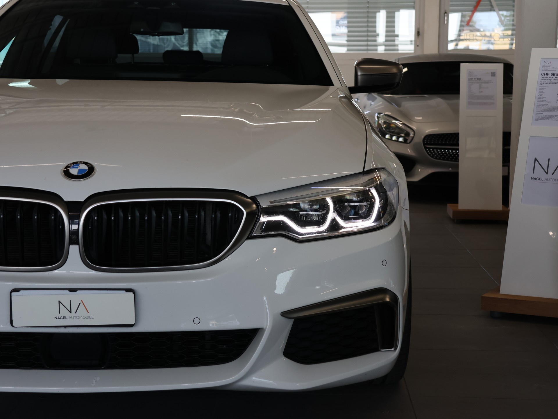 BMW M550d xDrive Touring Steptronic *ALPINWEISS-LACKIERUNG*-showroom-element-3
