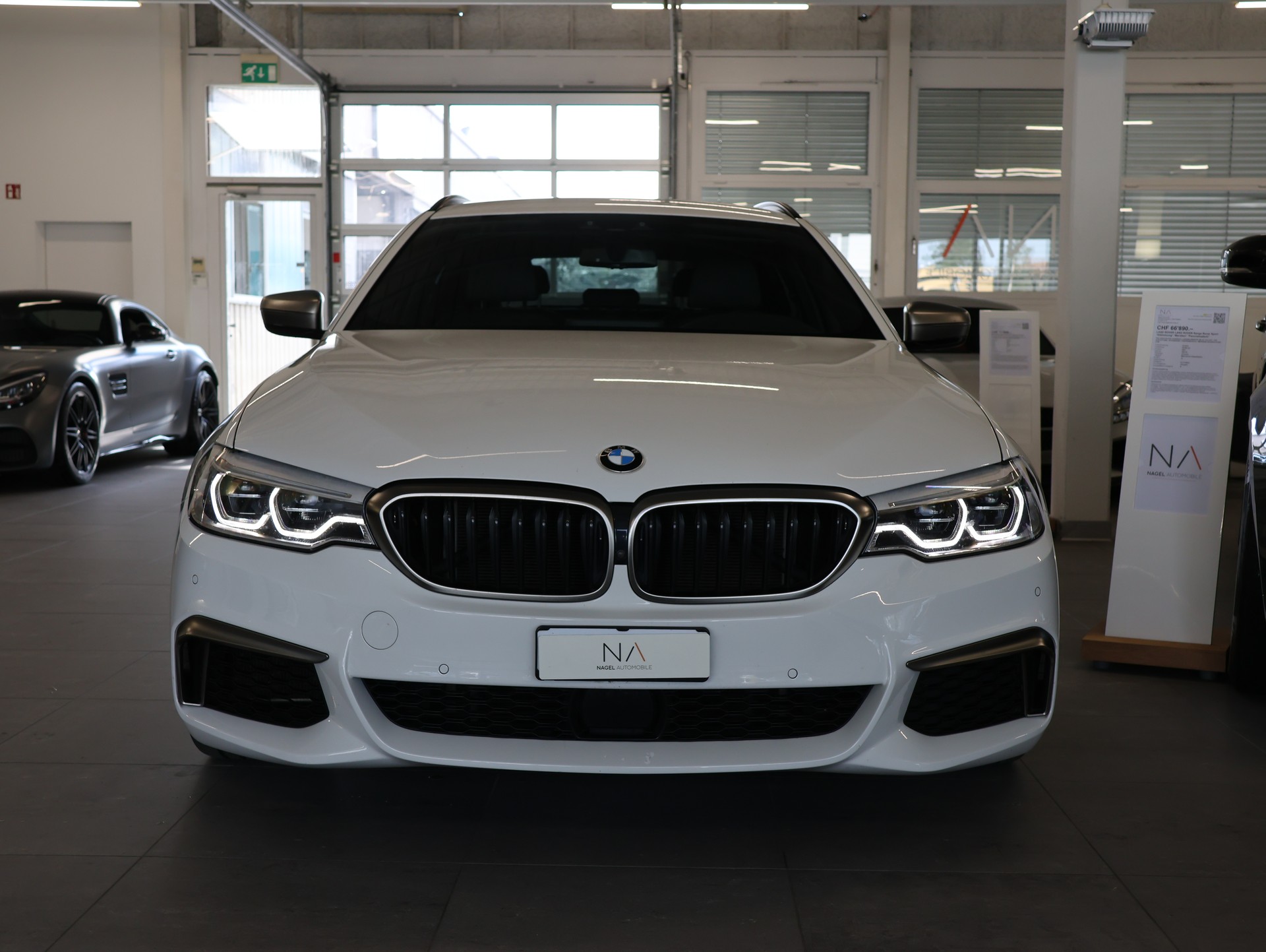 BMW M550d xDrive Touring Steptronic *ALPINWEISS-LACKIERUNG*-showroom-element-2