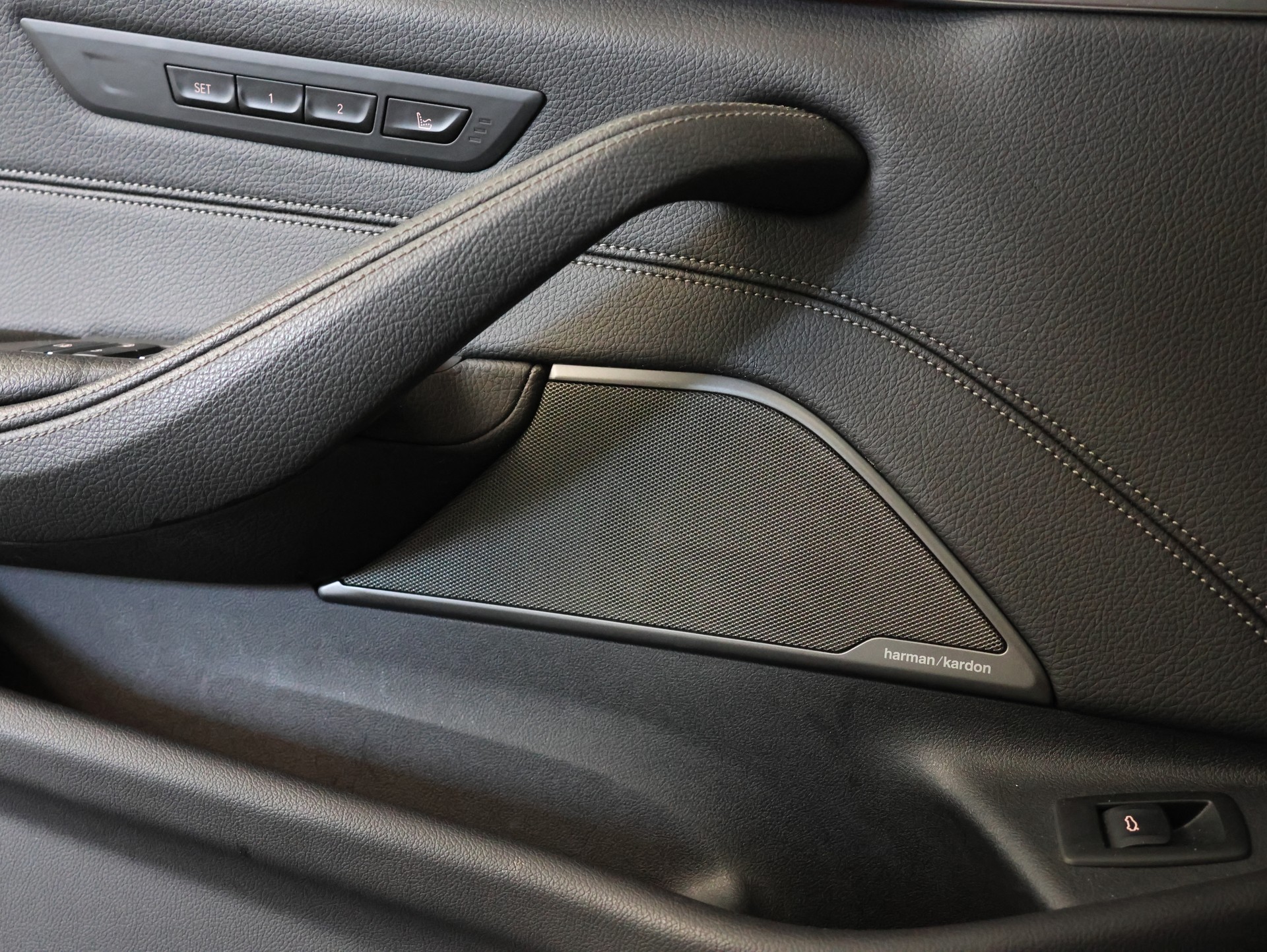 BMW M550d xDrive Touring Steptronic *ALPINWEISS-LACKIERUNG*-image-30
