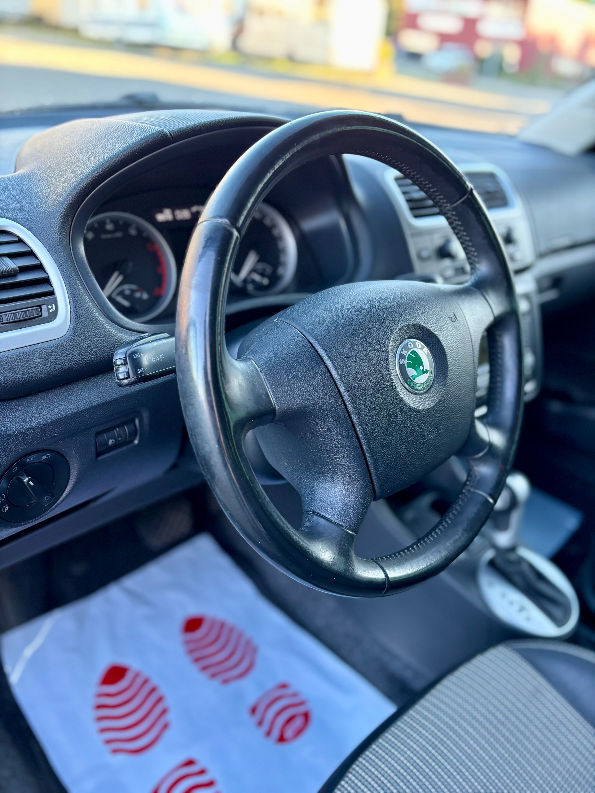 SKODA Fabia 1.6 Classic AUTOMATIK Tip-Tronic-image-8