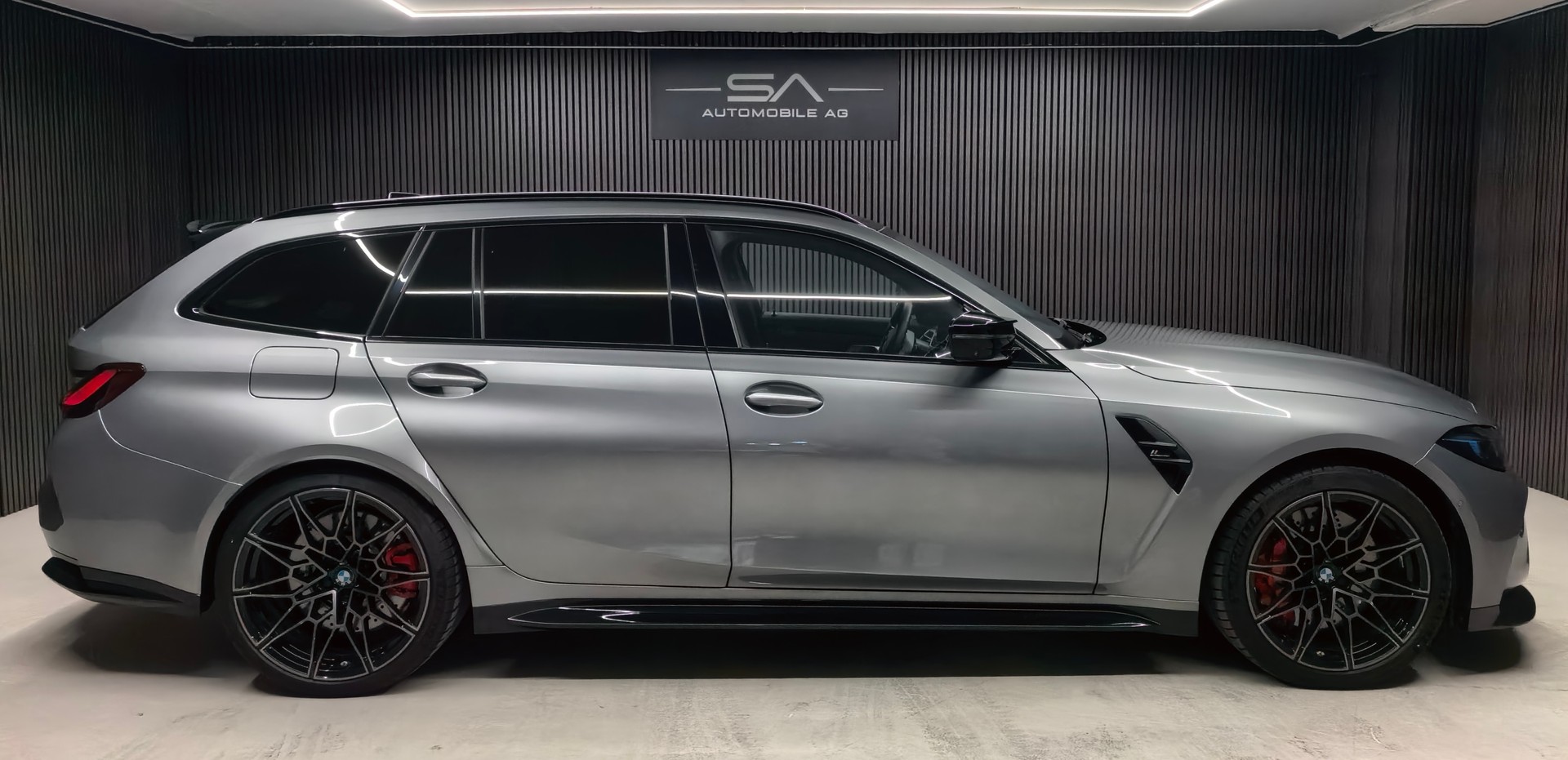 BMW M3 Touring xDrive Competition M-showroom-element-2