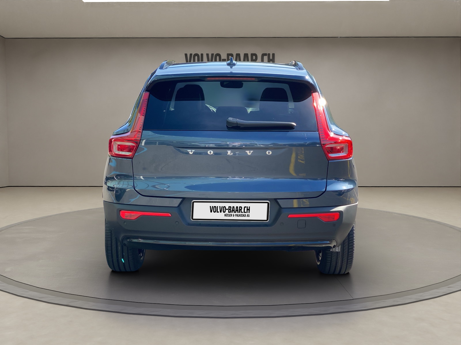 VOLVO XC40 2.0 B3 MH Plus Dark-showroom-element-3