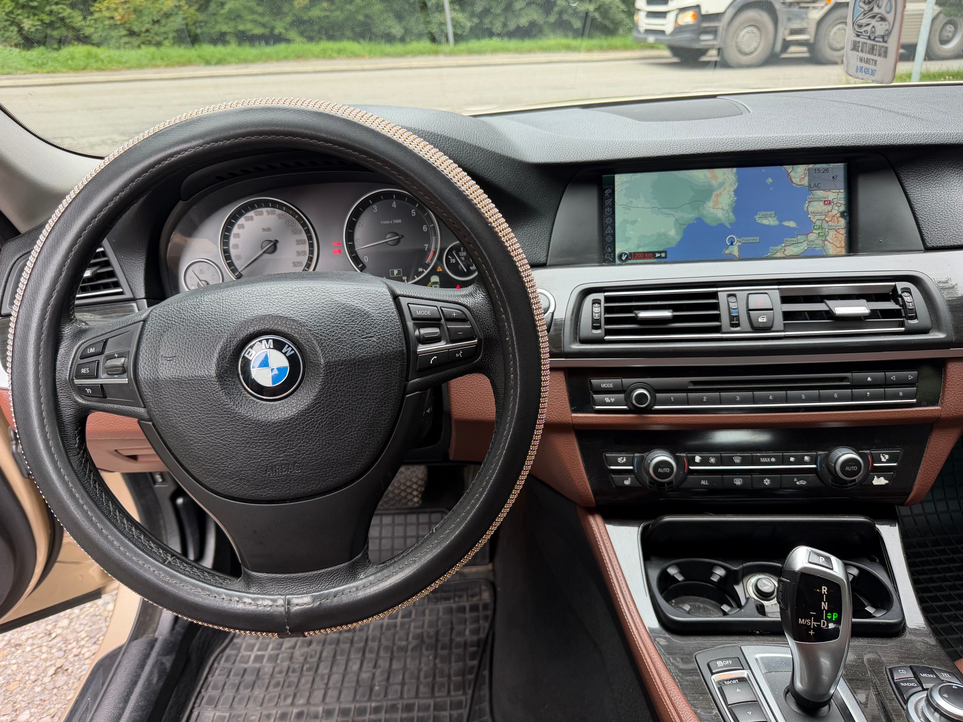 BMW 528i xDrive Touring Steptronic-image-10