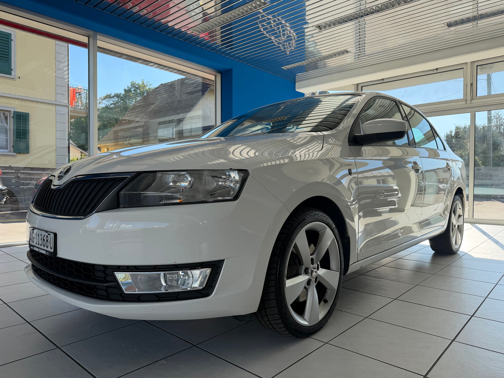 SKODA Rapid 1.4 TSI Ambition DSG-showroom-element-1