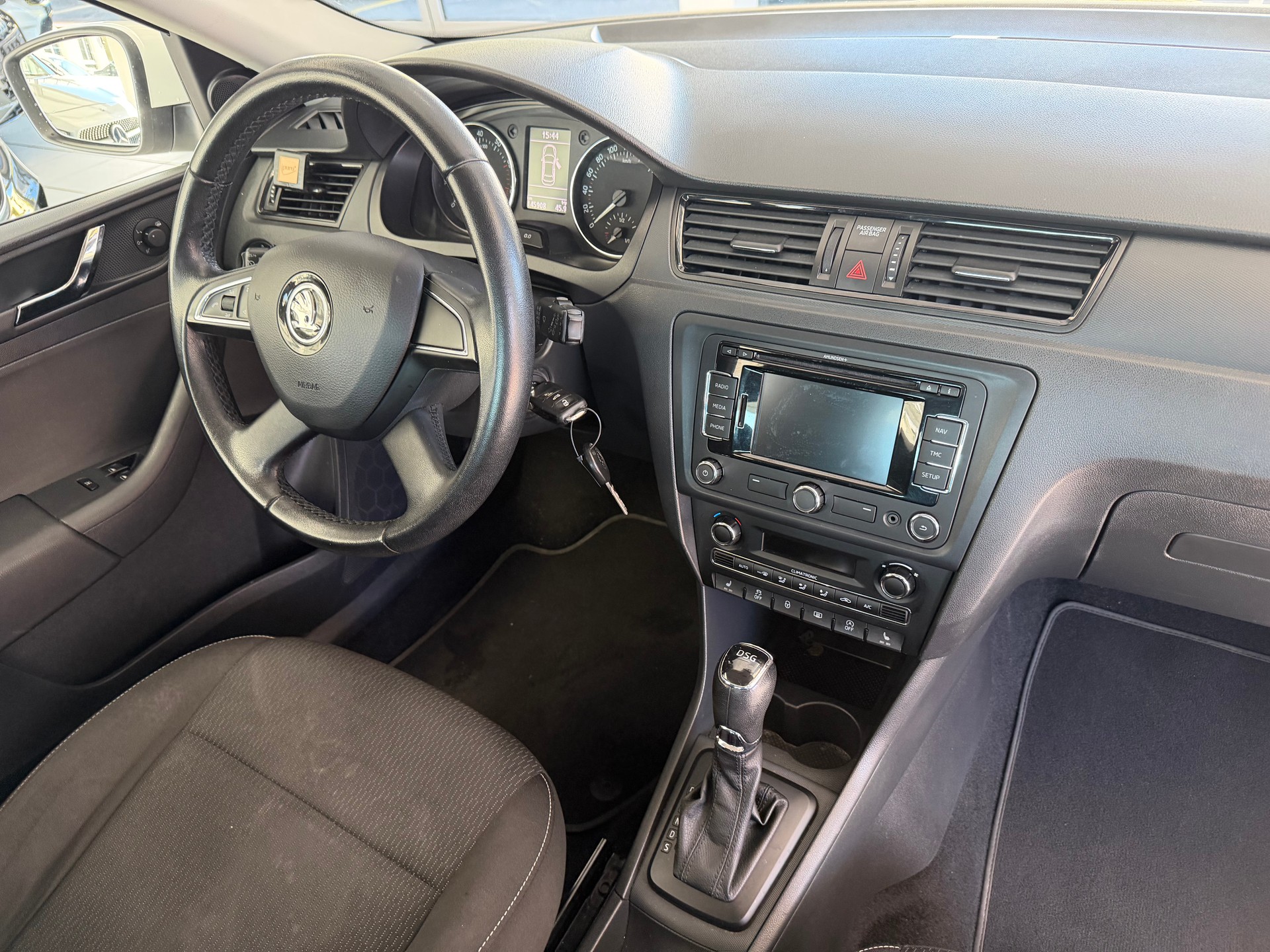 SKODA Rapid 1.4 TSI Ambition DSG-image-14
