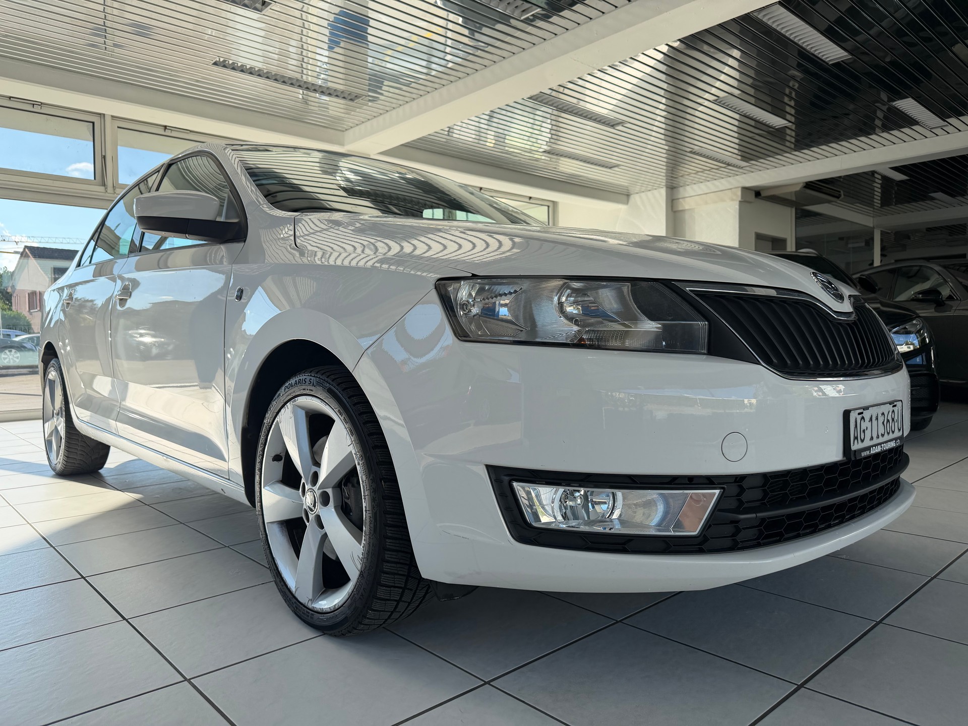 SKODA Rapid 1.4 TSI Ambition DSG-showroom-element-3
