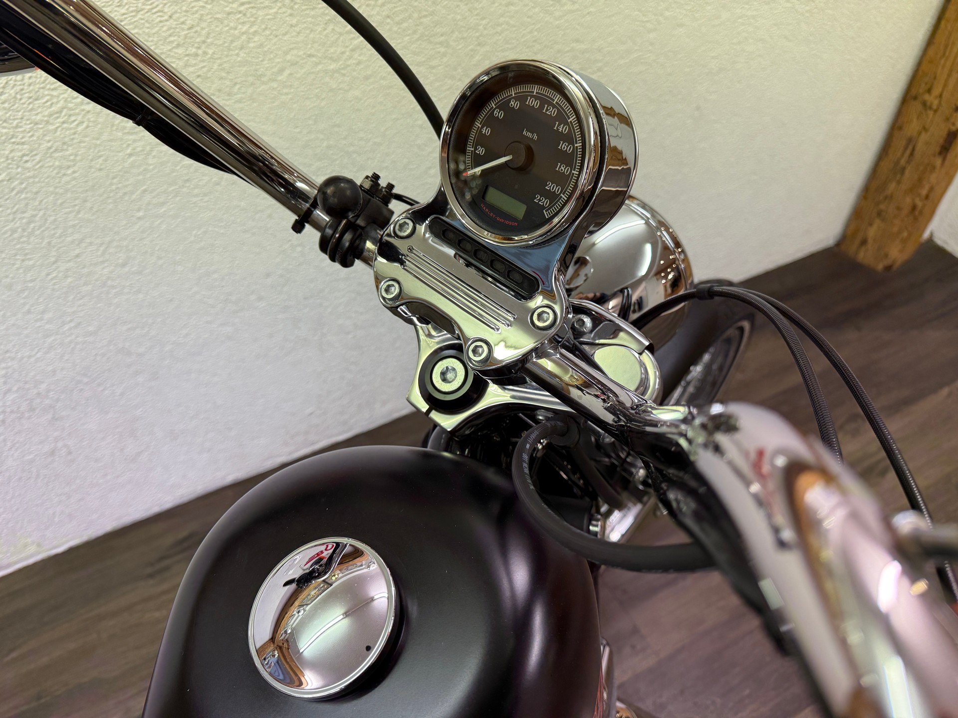 HARLEY-DAVIDSON XL 1200 V Seventy Two-image-6