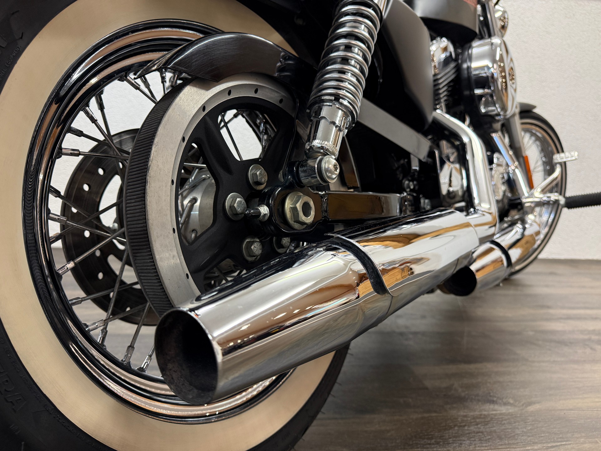 HARLEY-DAVIDSON XL 1200 V Seventy Two-image-5