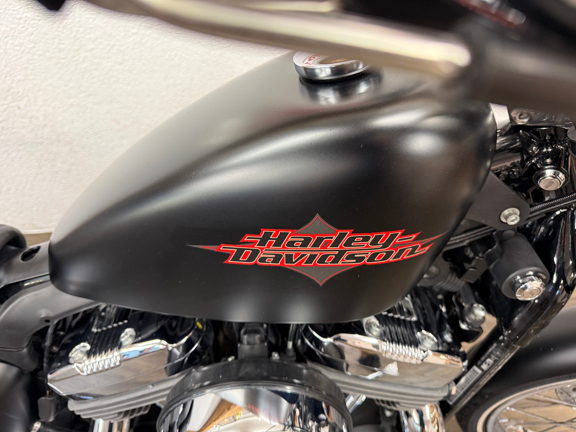 HARLEY-DAVIDSON XL 1200 V Seventy Two-image-3