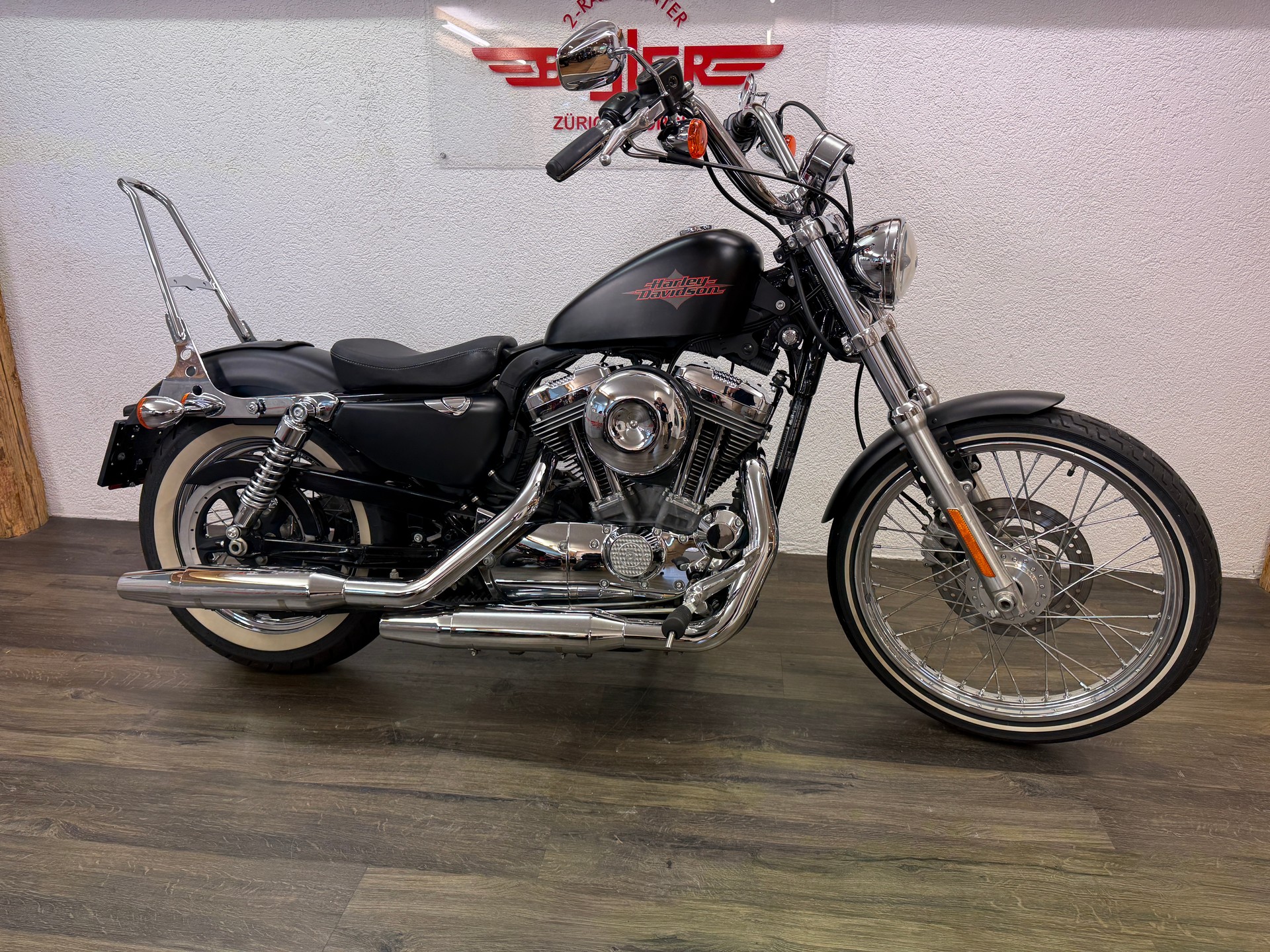 HARLEY-DAVIDSON XL 1200 V Seventy Two-image-1