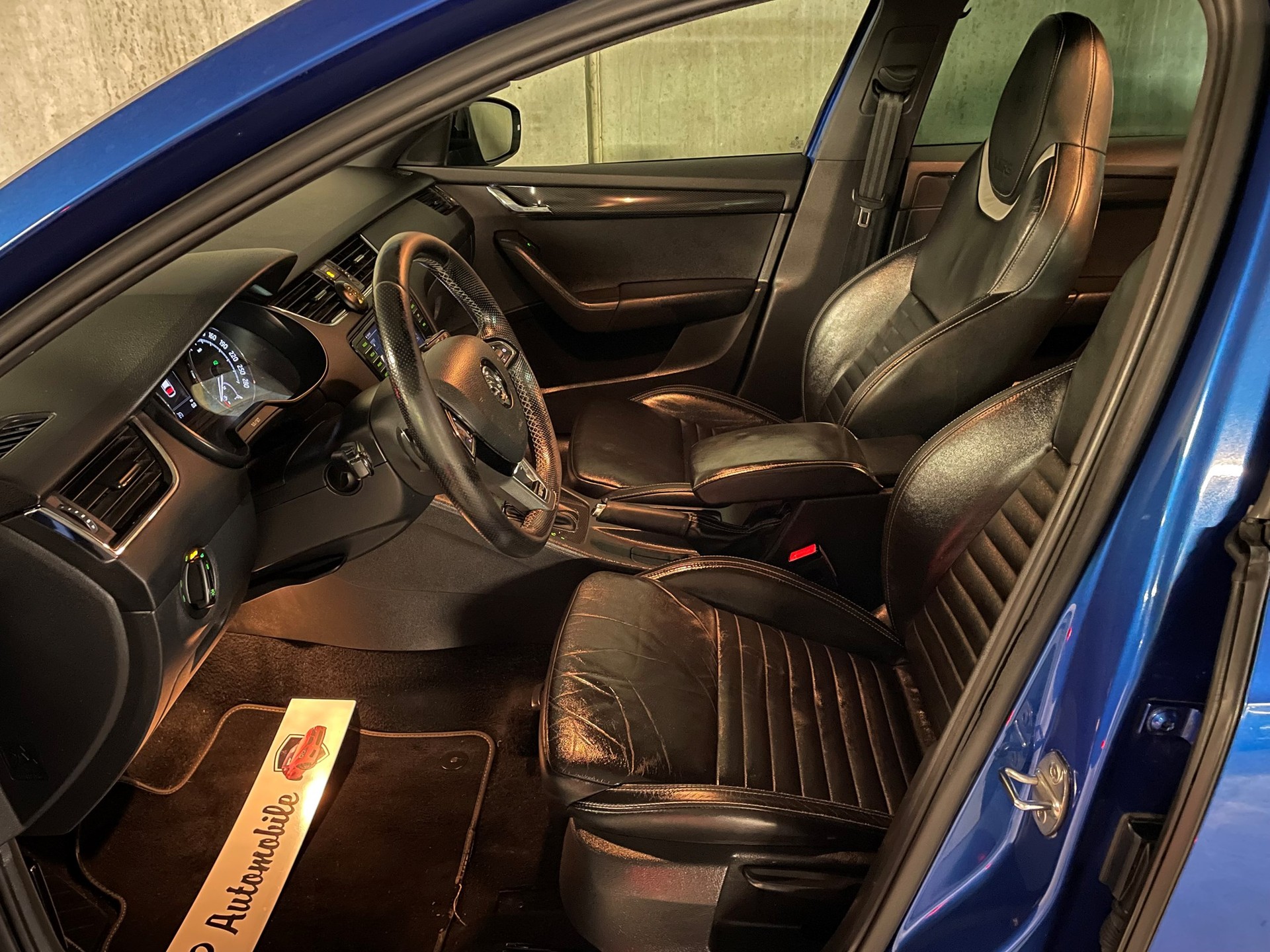 SKODA Octavia Combi 2.0 TDI RS DSG-image-17