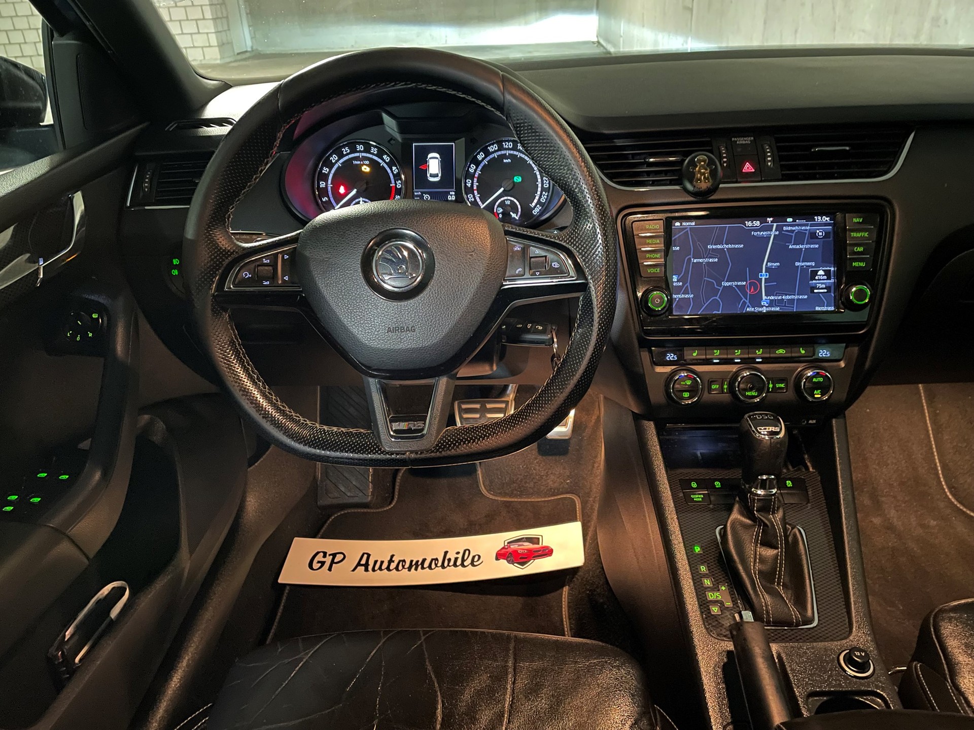 SKODA Octavia Combi 2.0 TDI RS DSG-image-22