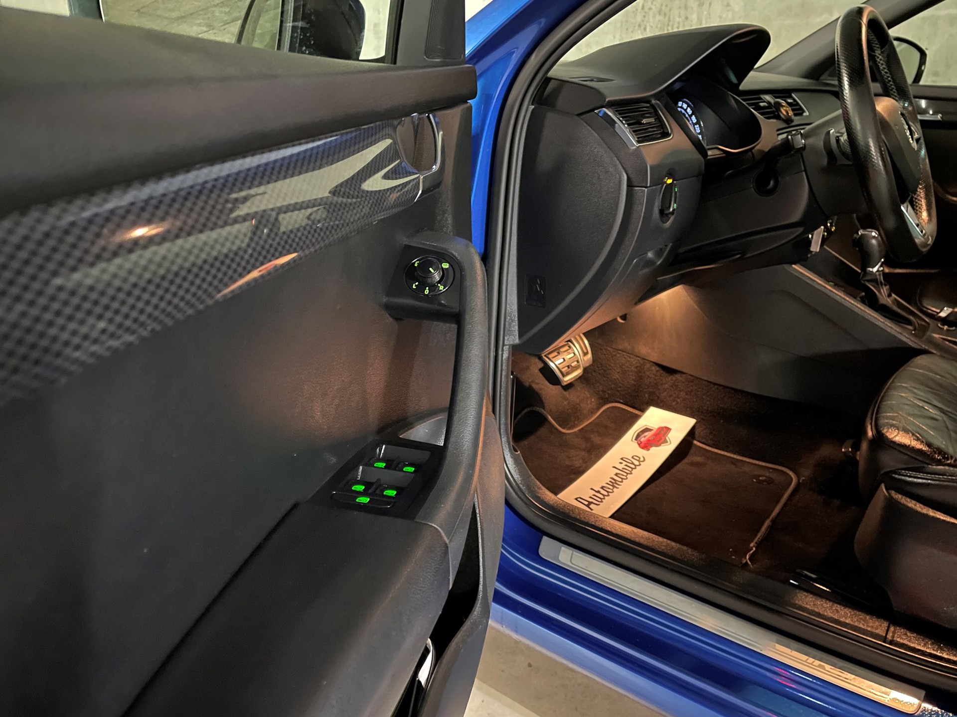 SKODA Octavia Combi 2.0 TDI RS DSG-image-24