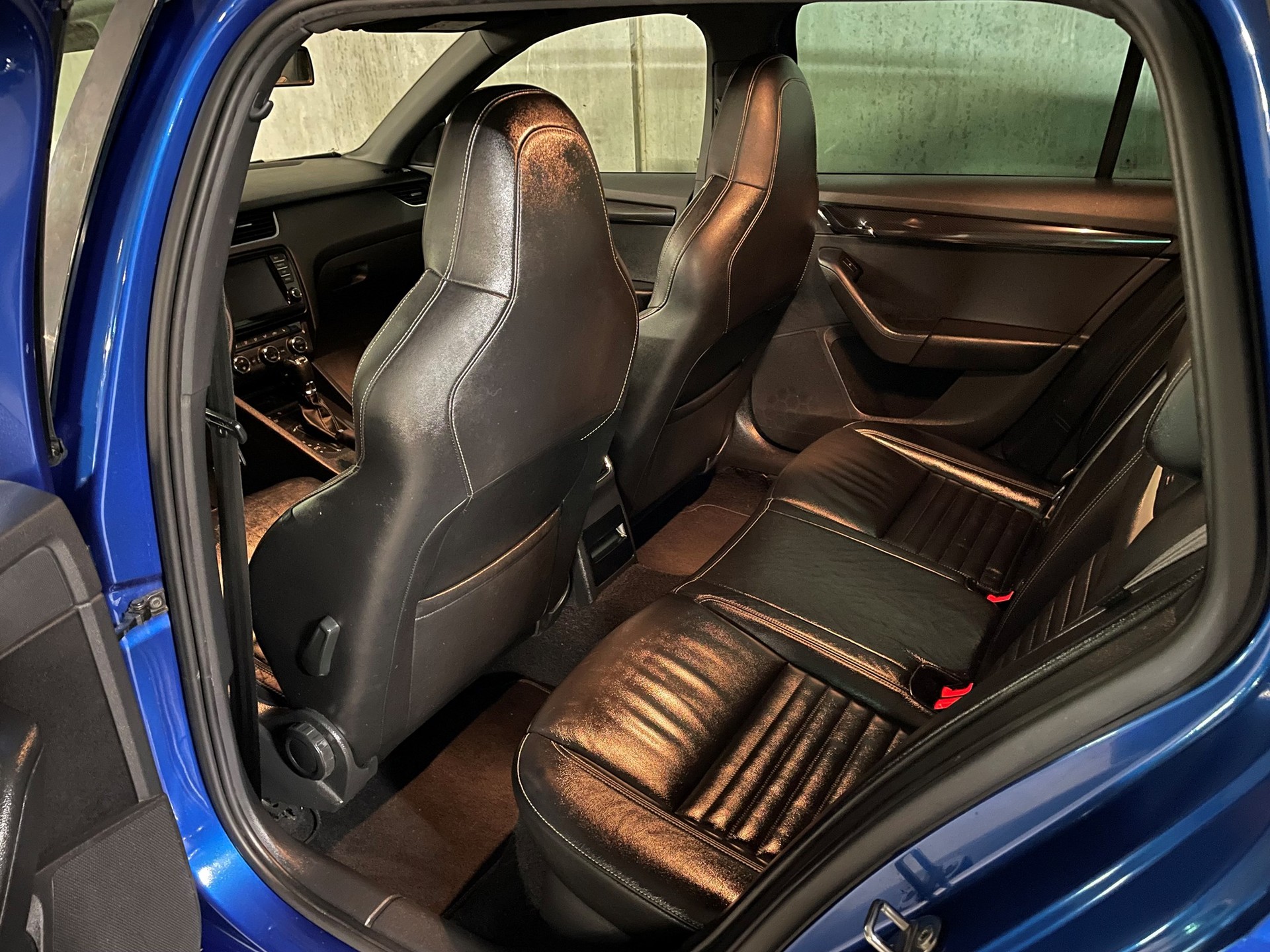 SKODA Octavia Combi 2.0 TDI RS DSG-image-25