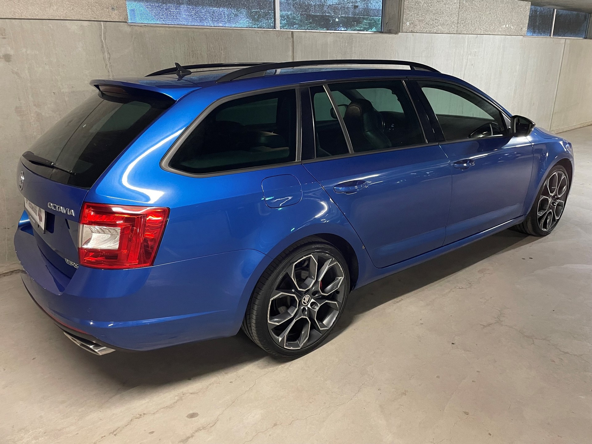 SKODA Octavia Combi 2.0 TDI RS DSG-image-5