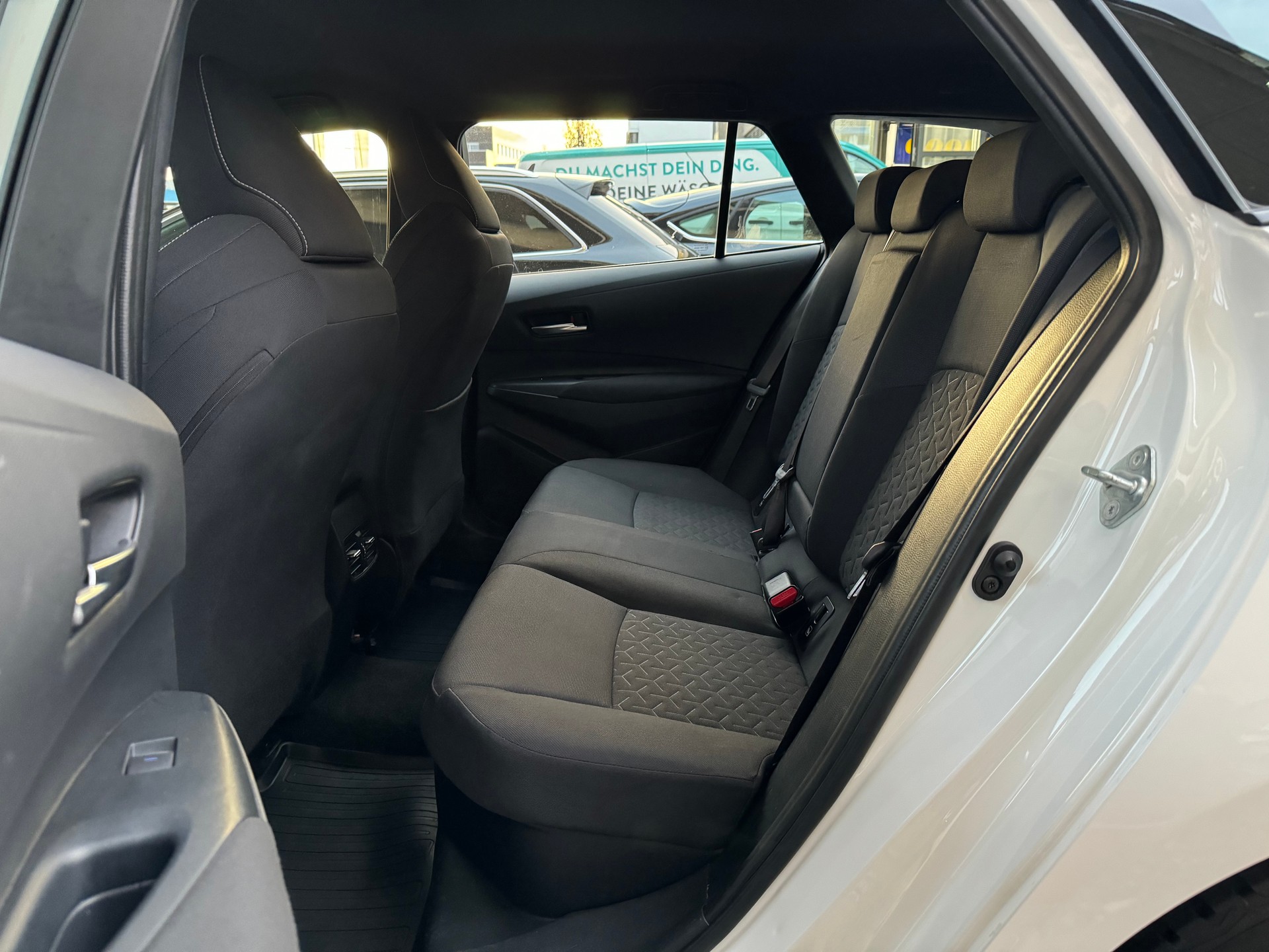 TOYOTA Corolla Touring Sports 1.8 HSD Comfort e-CVT-image-8