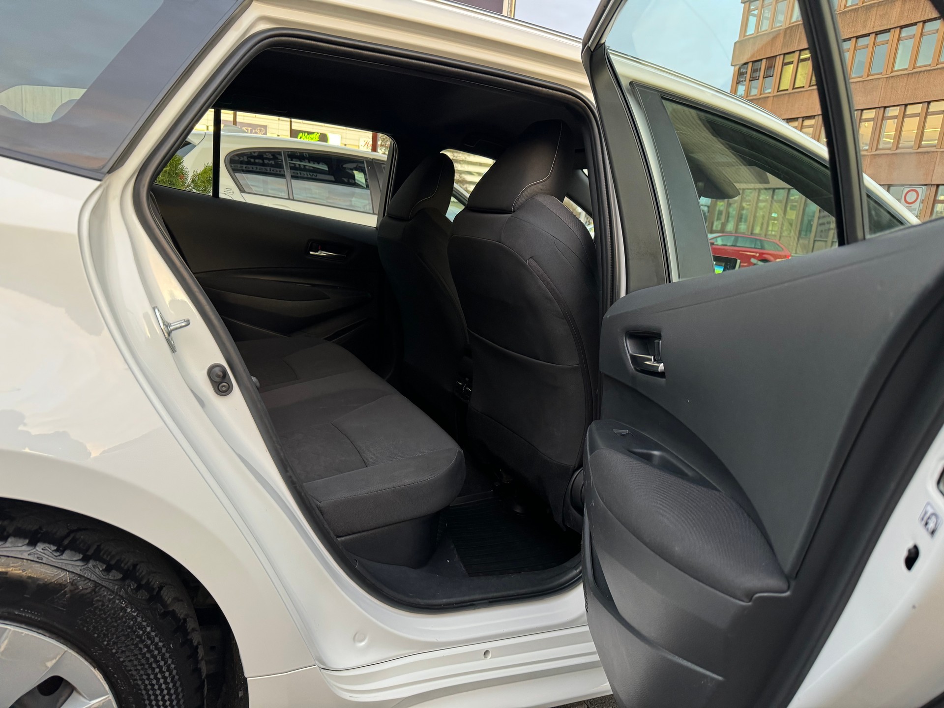 TOYOTA Corolla Touring Sports 1.8 HSD Comfort e-CVT-image-10