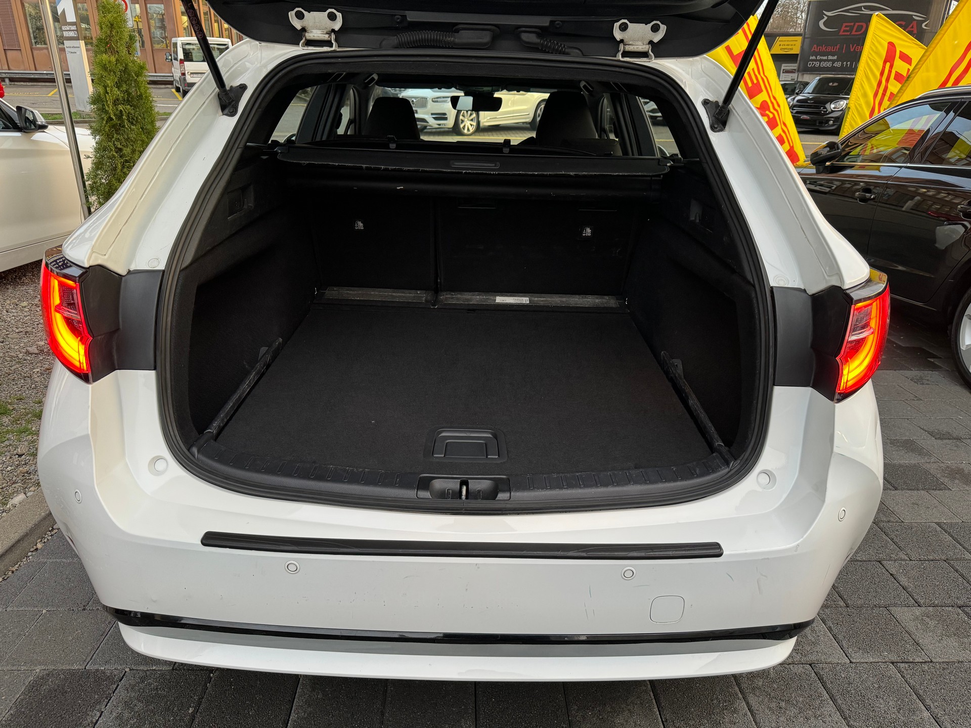 TOYOTA Corolla Touring Sports 1.8 HSD Comfort e-CVT-image-4