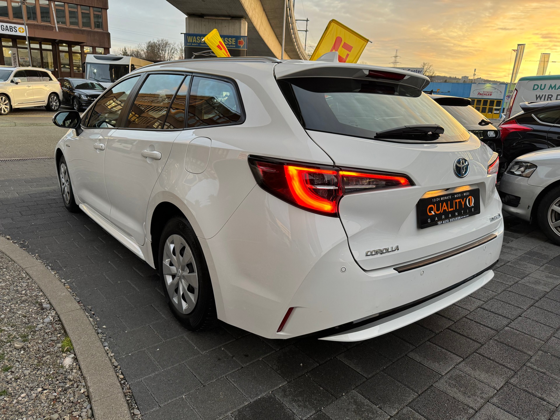 TOYOTA Corolla Touring Sports 1.8 HSD Comfort e-CVT-image-2