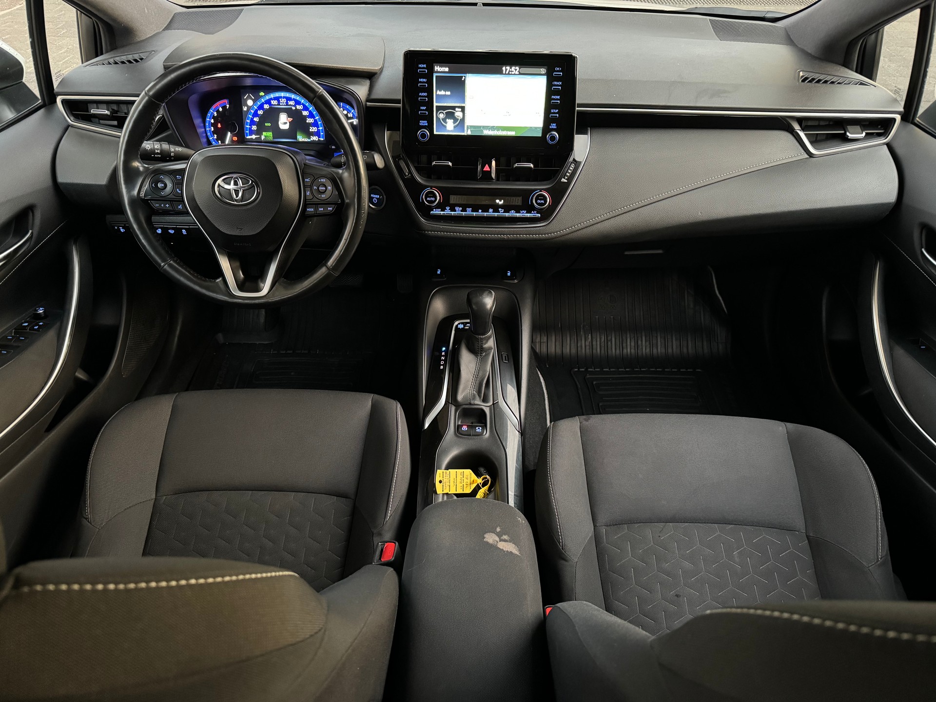 TOYOTA Corolla Touring Sports 1.8 HSD Comfort e-CVT-image-6