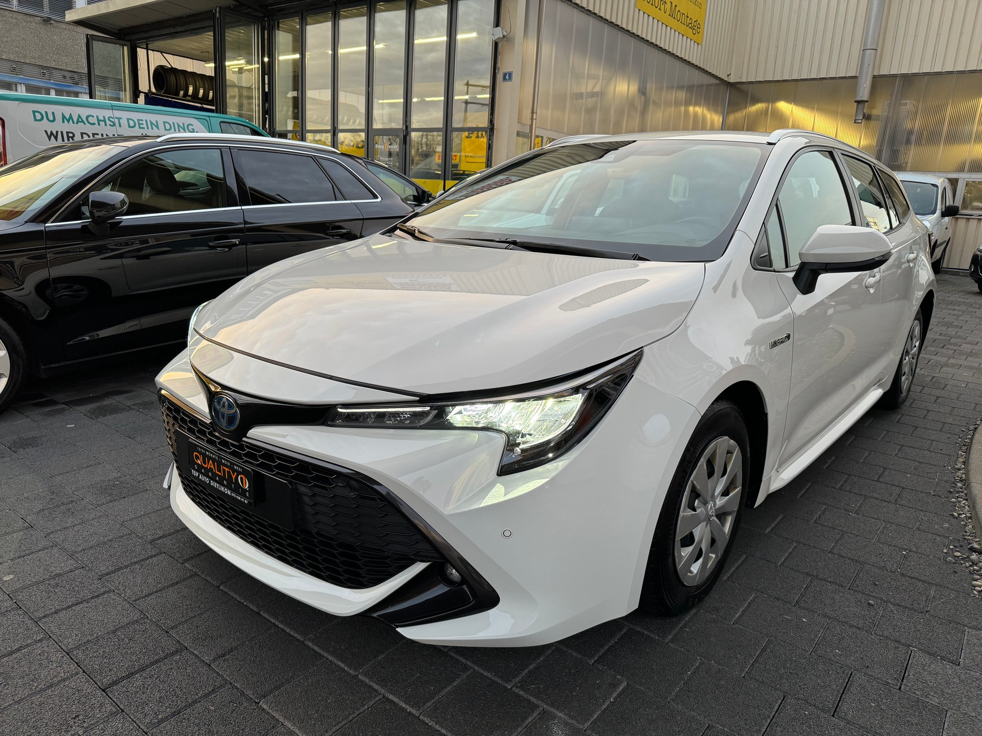 TOYOTA Corolla Touring Sports 1.8 HSD Comfort e-CVT-image-3