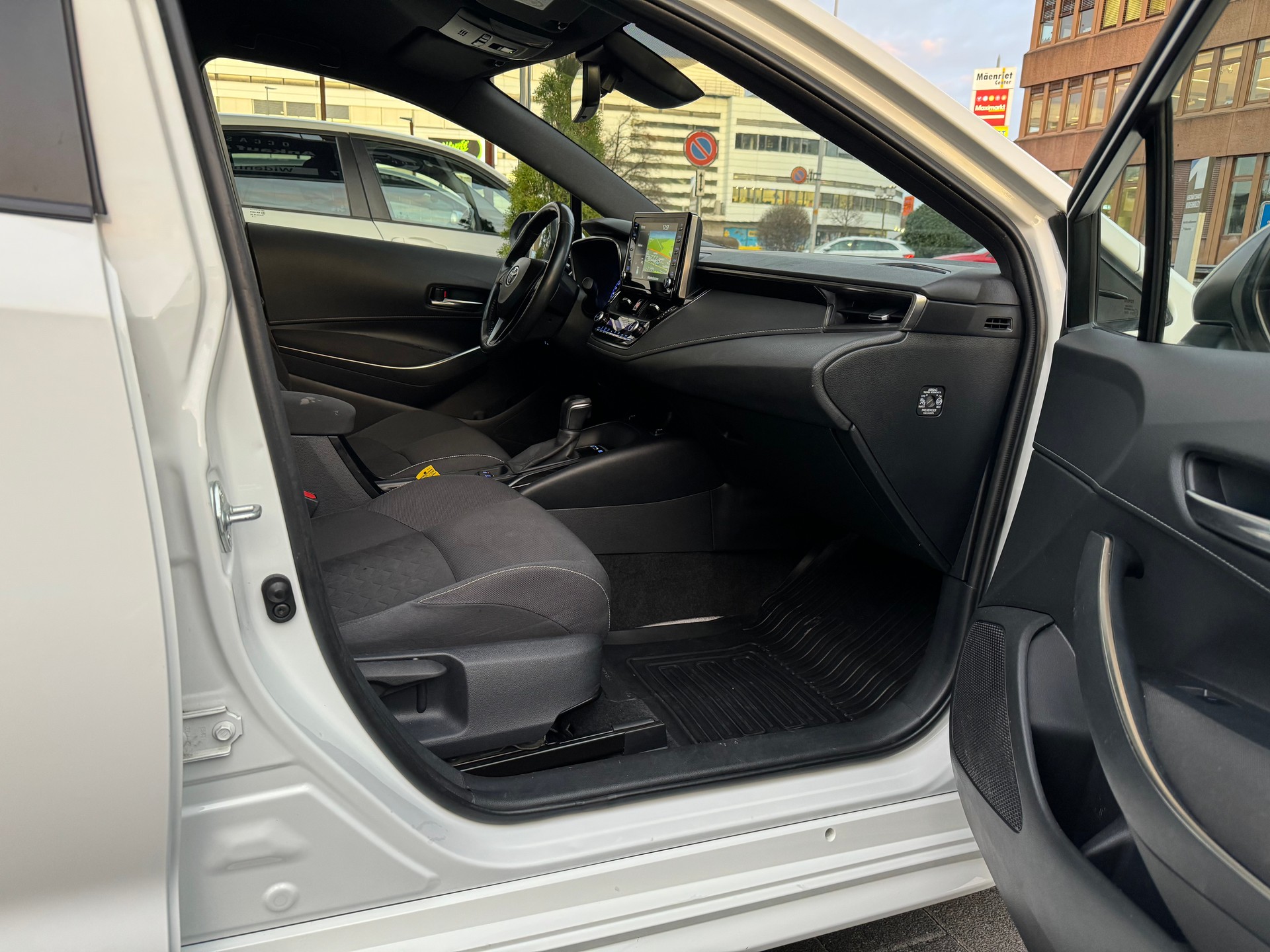 TOYOTA Corolla Touring Sports 1.8 HSD Comfort e-CVT-image-9