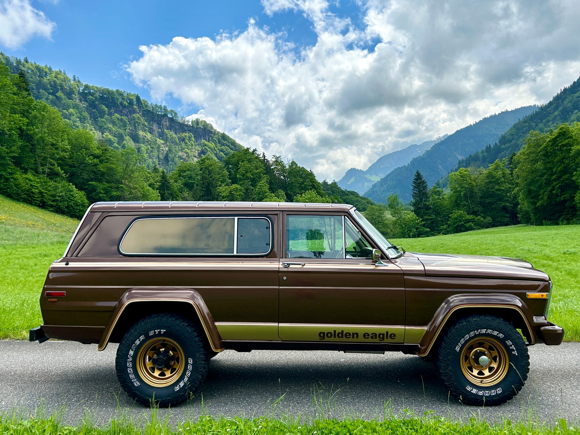 JEEP Cherokee Chief 5.9 V8 Golden Eagle-image-4