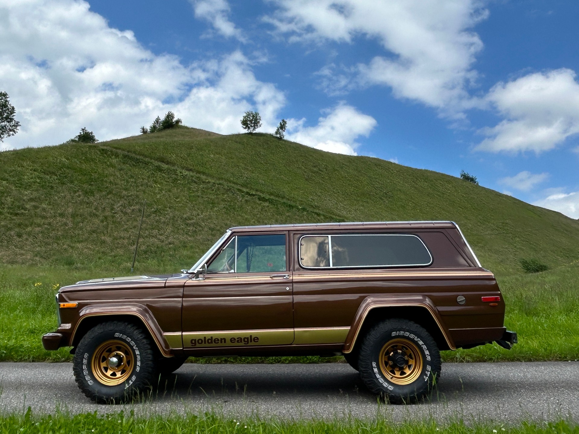 JEEP Cherokee Chief 5.9 V8 Golden Eagle-image-2