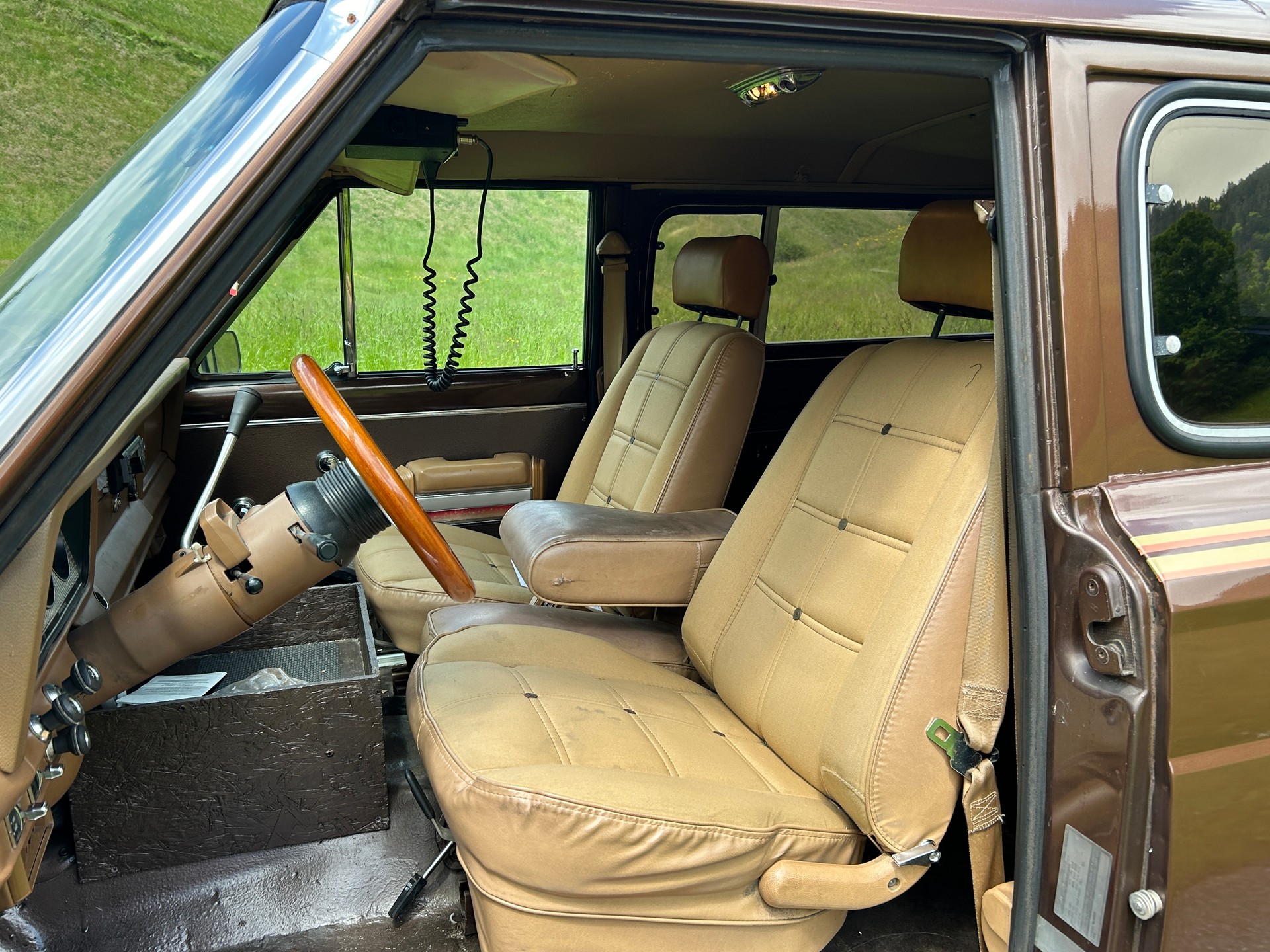 JEEP Cherokee Chief 5.9 V8 Golden Eagle-image-8