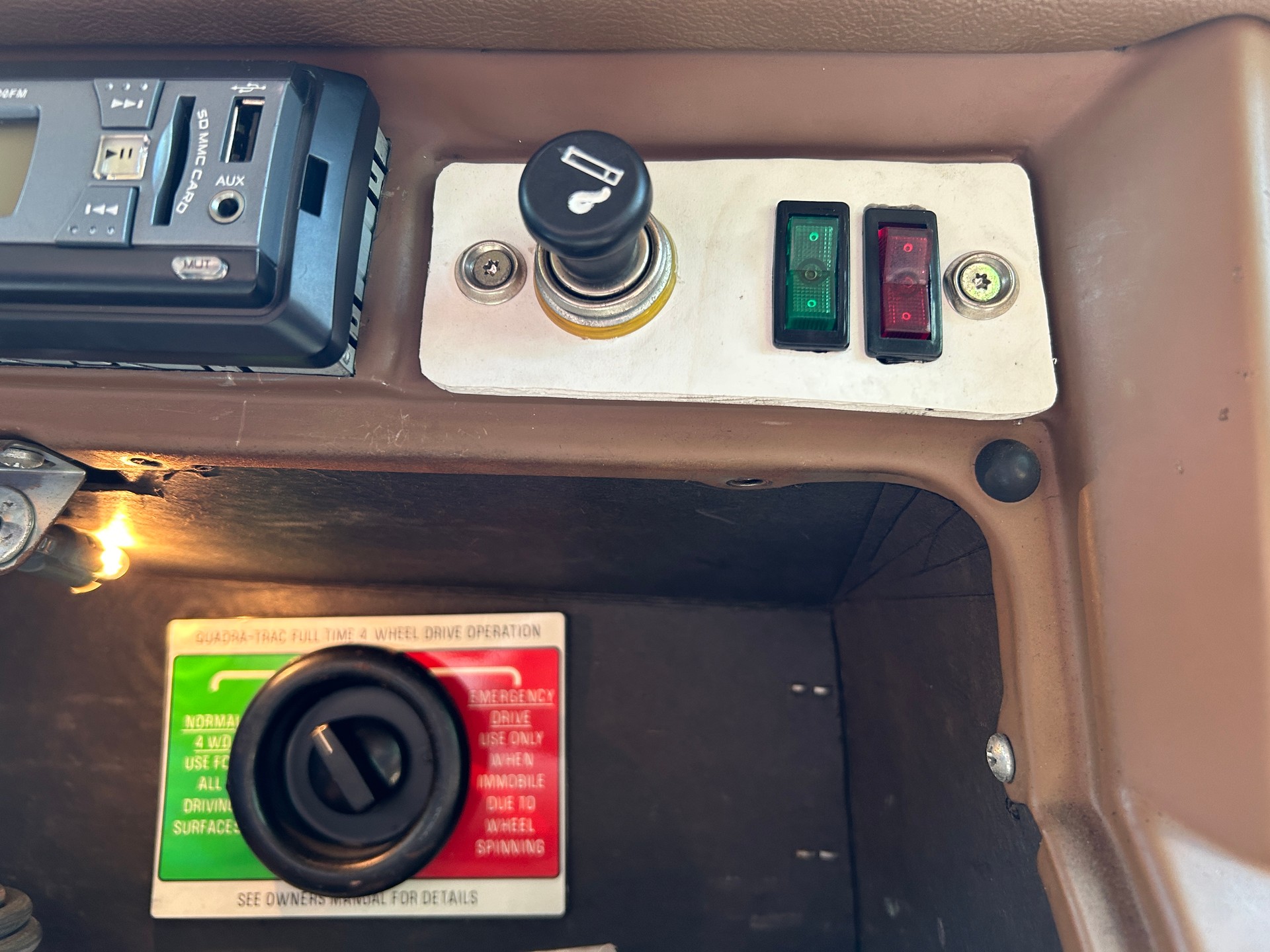 JEEP Cherokee Chief 5.9 V8 Golden Eagle-image-10