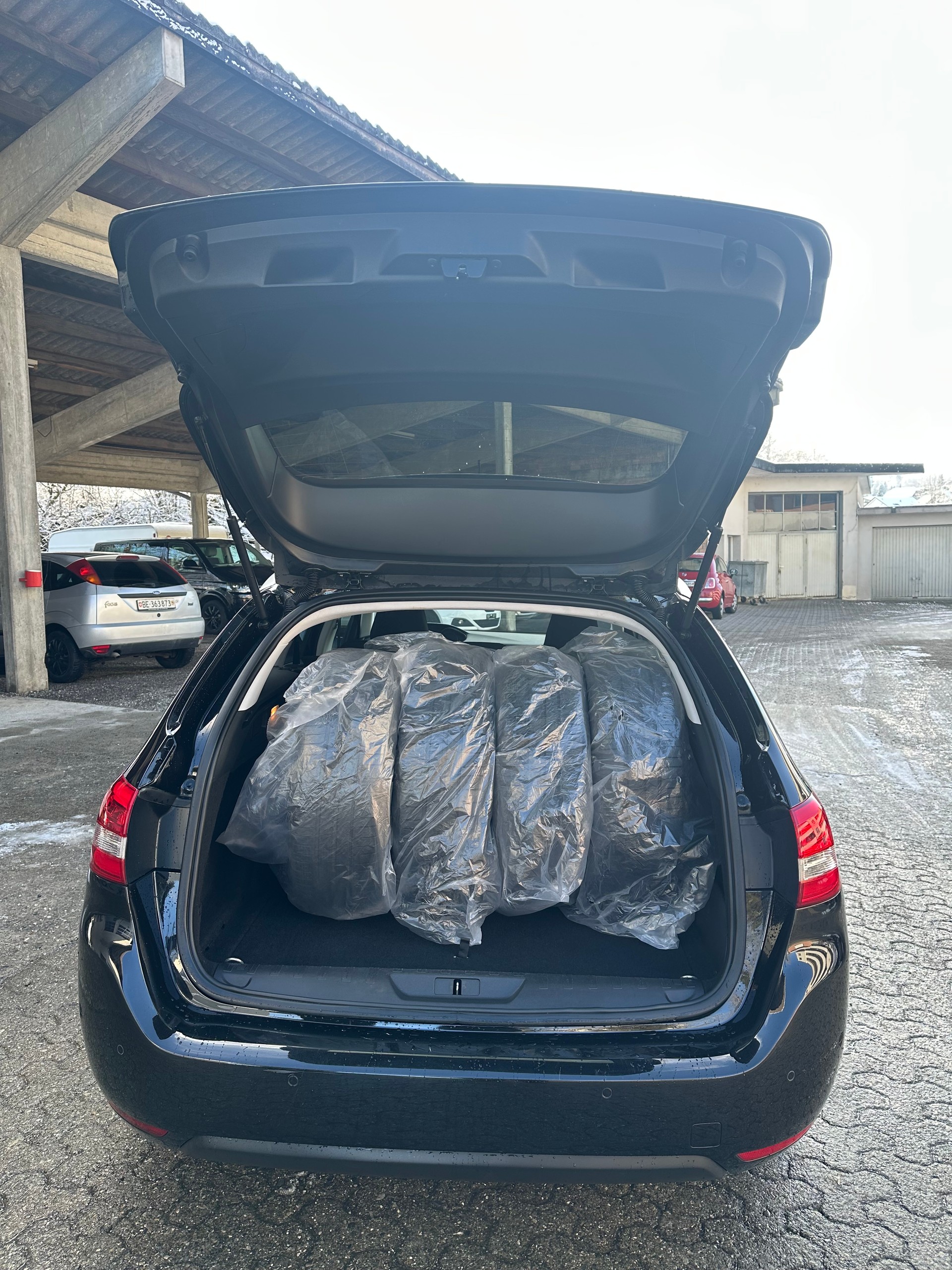 PEUGEOT 308 SW 1.2 THP Allure-image-4
