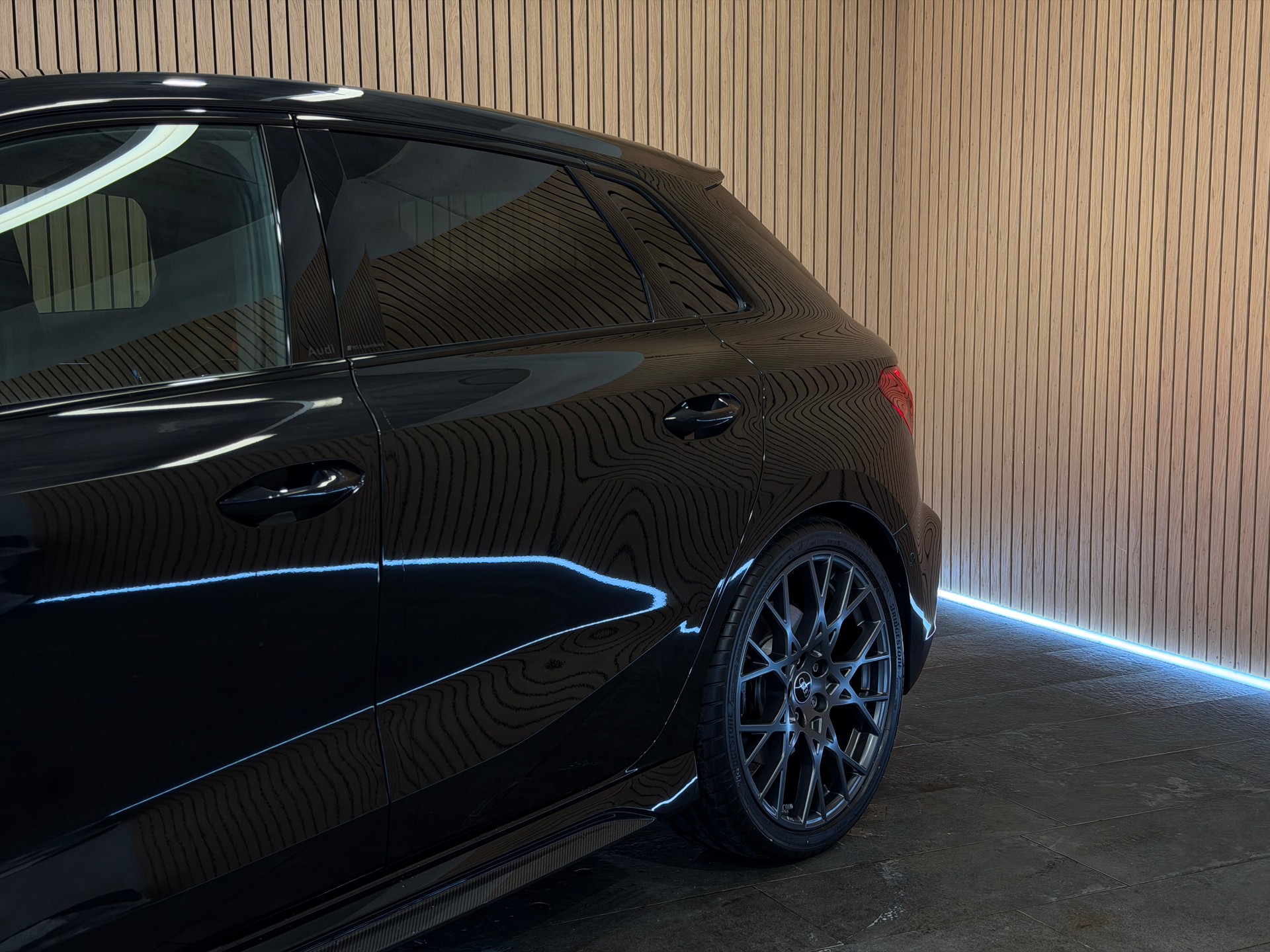 AUDI RS3 Sportback 2.5 TSI quattro S-tronic *CARBON PAKET*V-Max 280km/h-showroom-element-2
