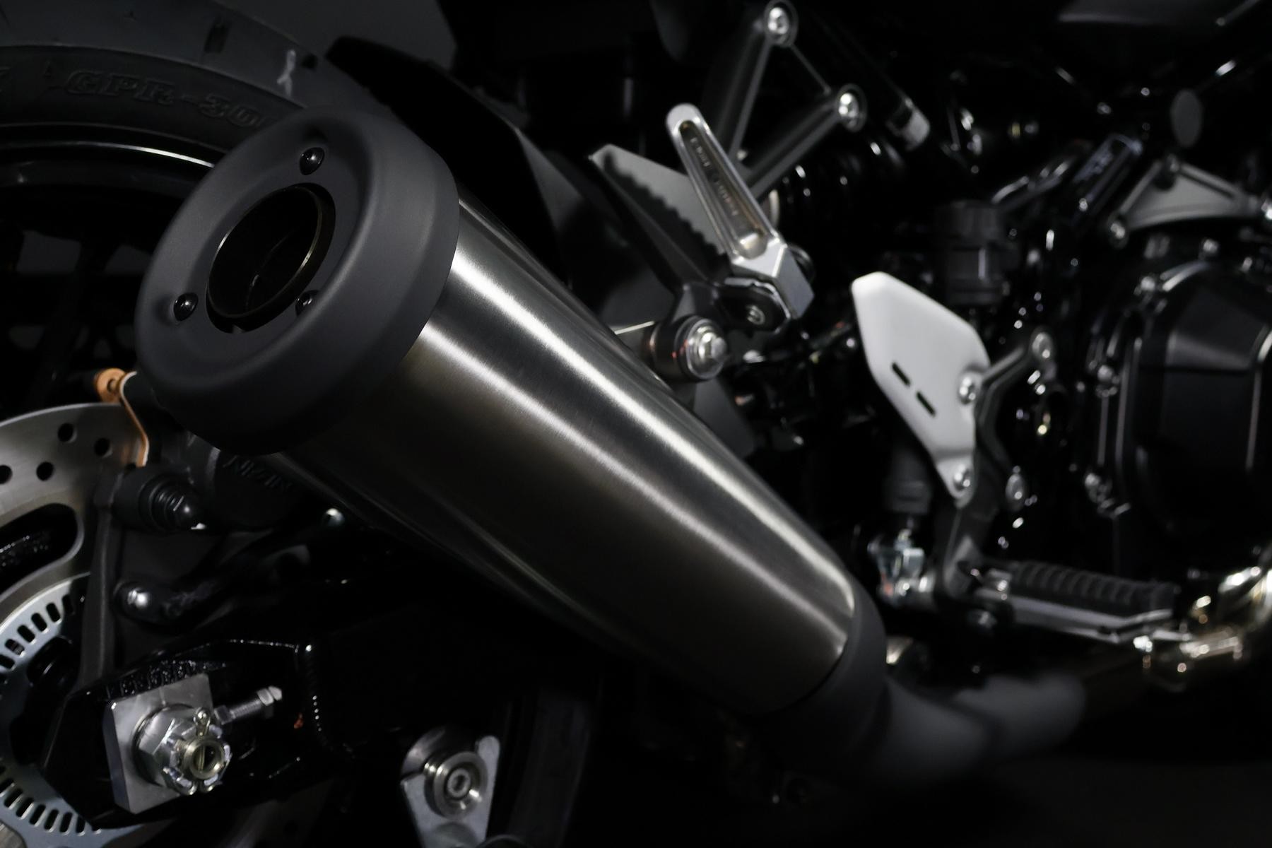 KAWASAKI Z 900 RS (85(70/35 KW) Black Ball Edition-image-9