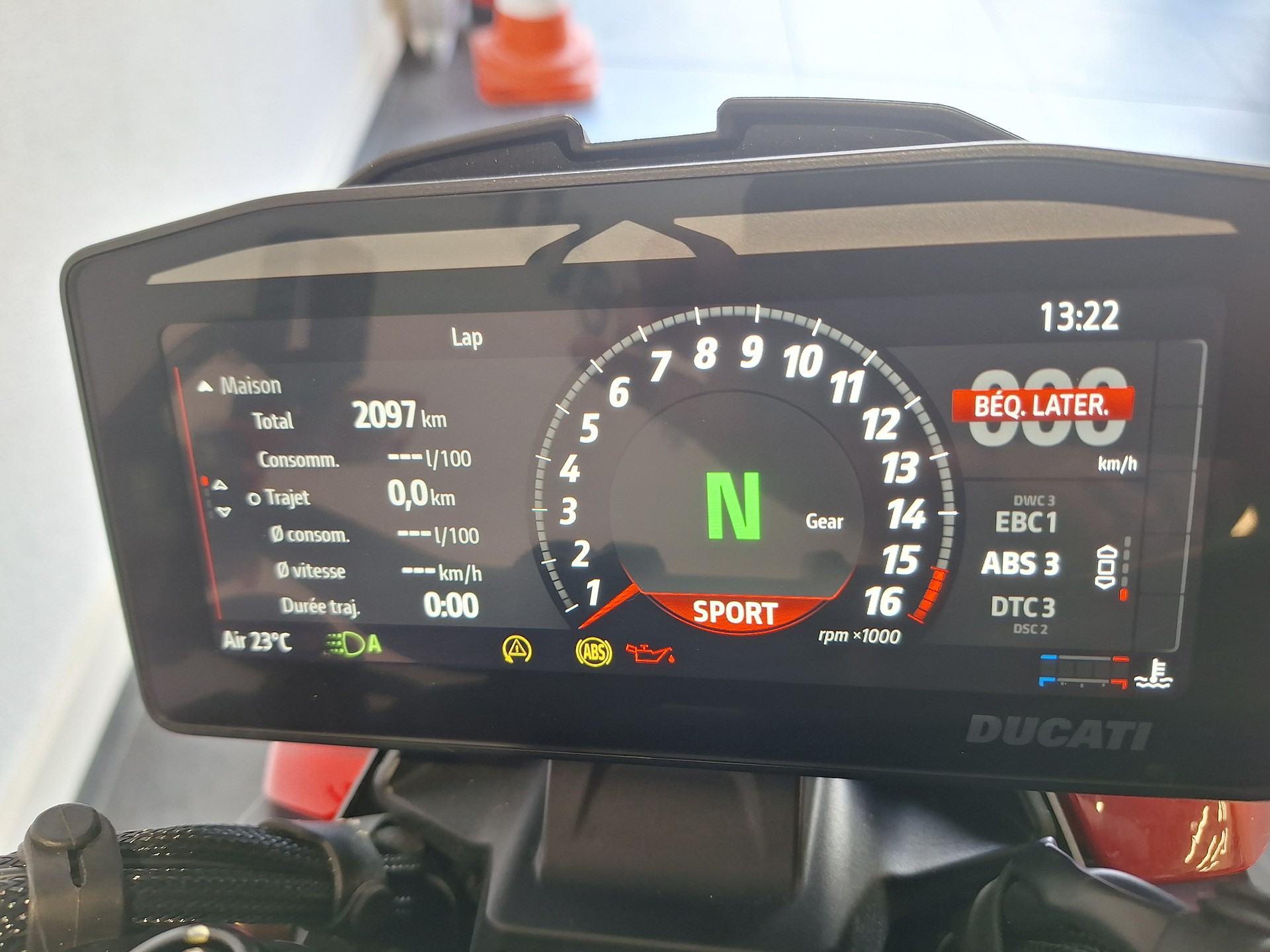 DUCATI Streetfighter V4 S-image-1