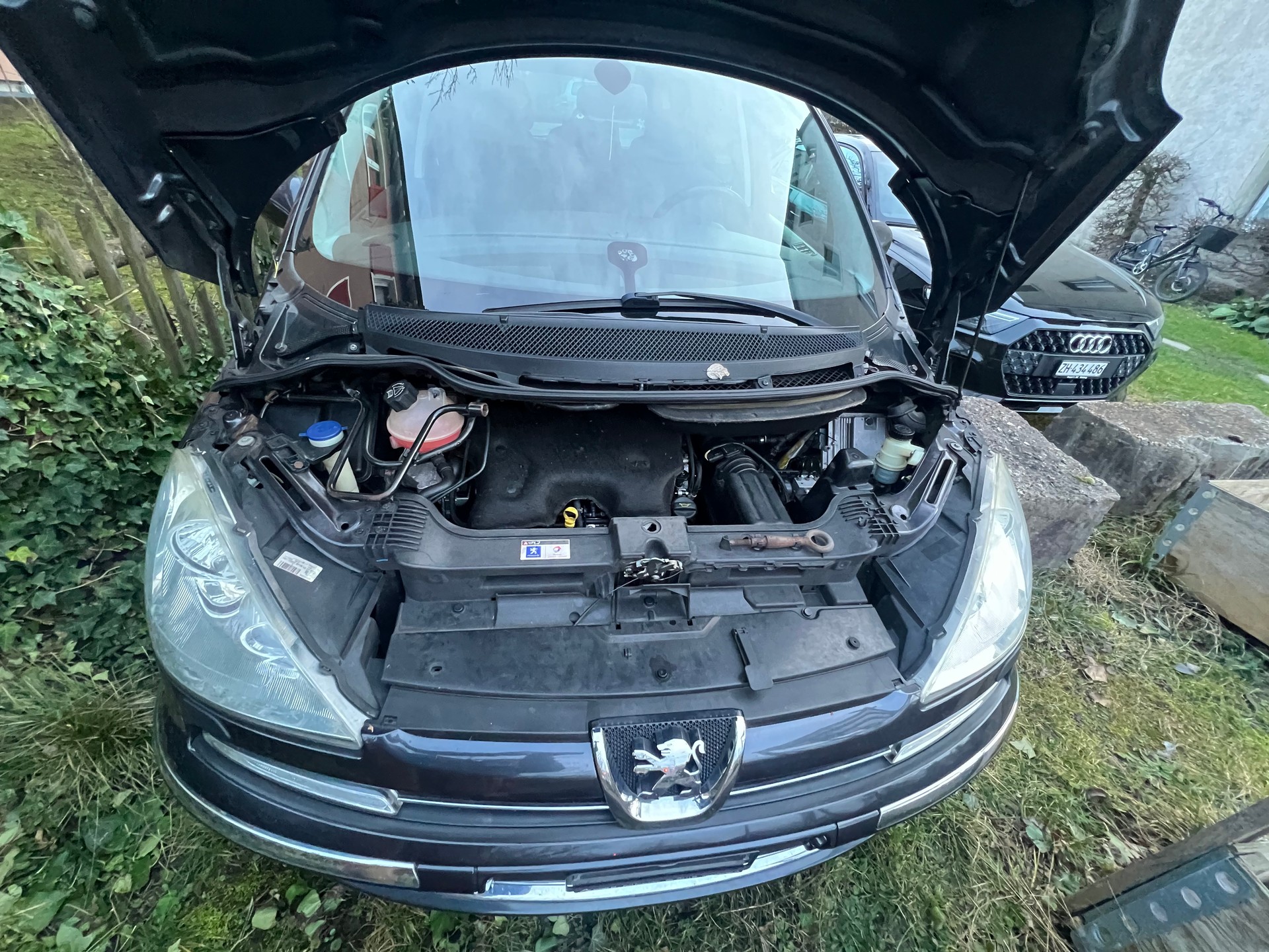 PEUGEOT 807 2.2 16V HDi Family+ Tiptronic-image-8