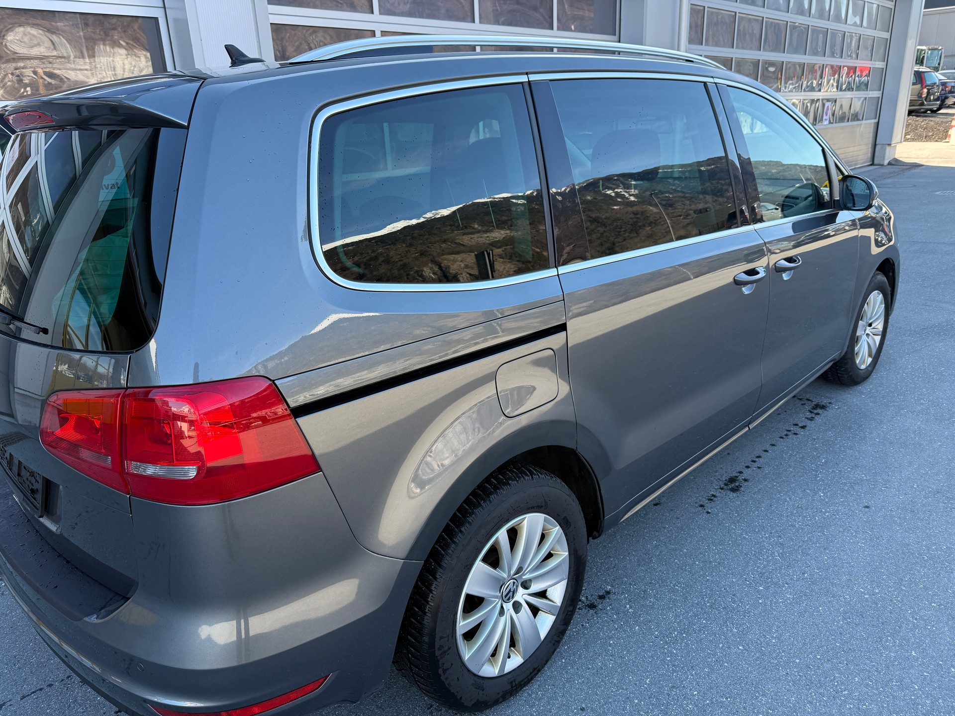 VW Sharan 2.0 TDI BMT Design 4Motion-image-3
