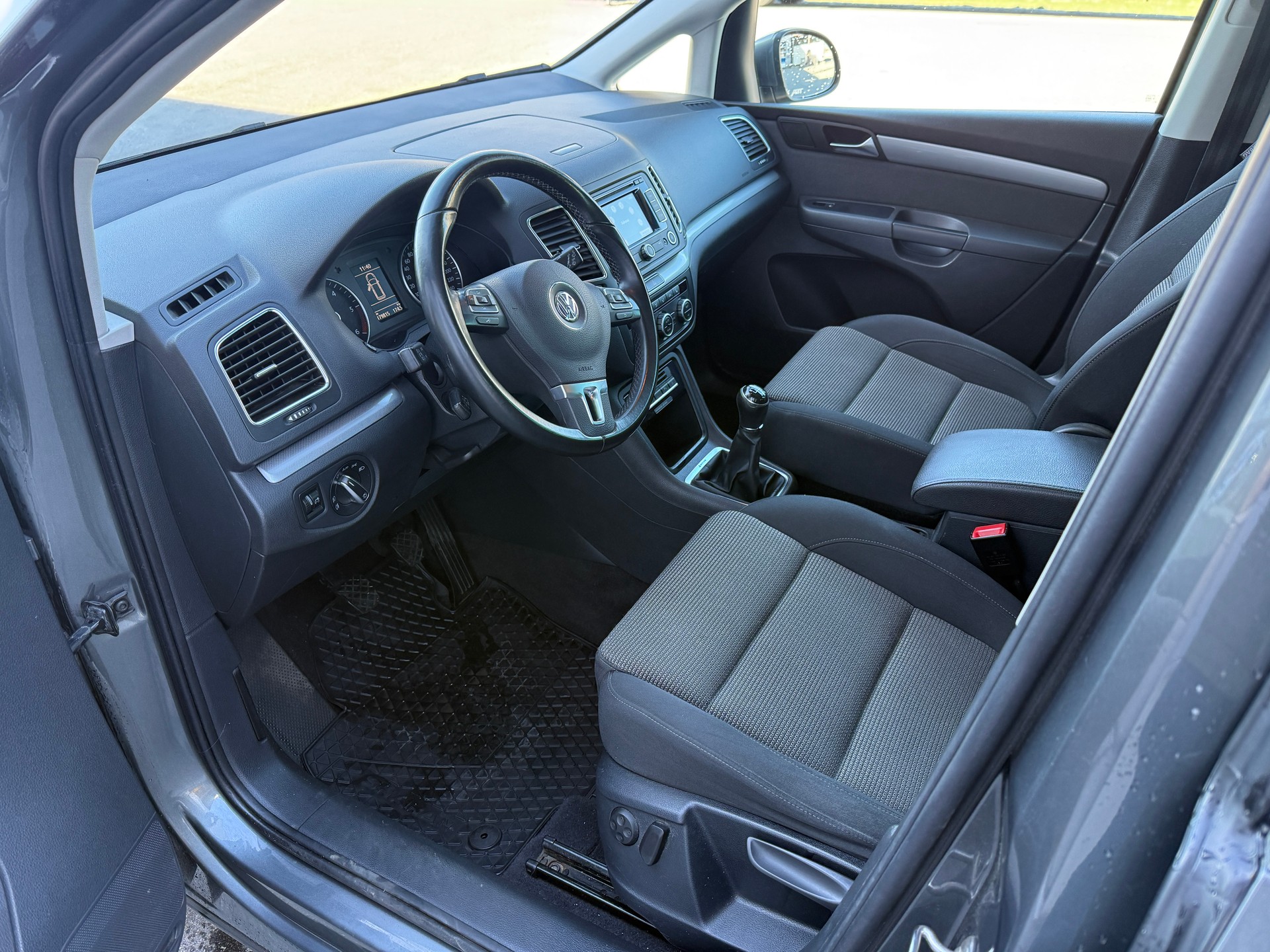 VW Sharan 2.0 TDI BMT Design 4Motion-image-8