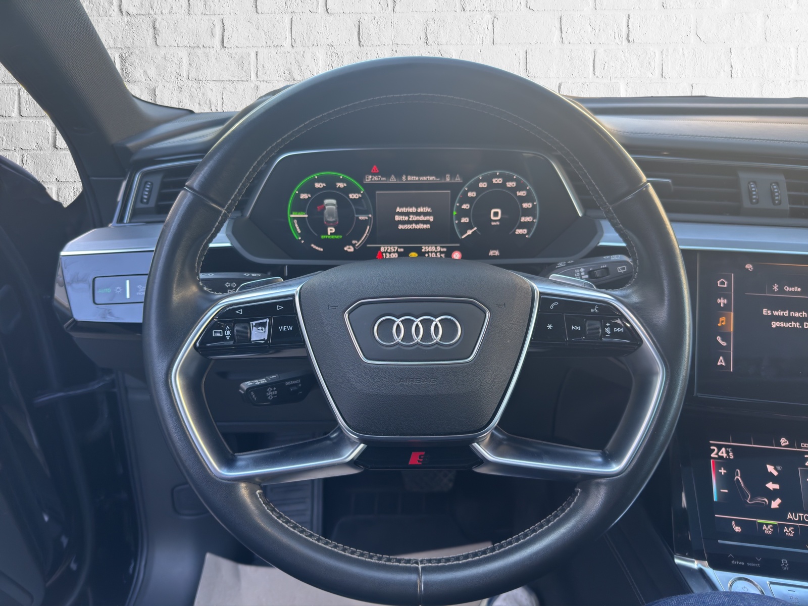 AUDI e-tron 55 Advanced quattro-image-18