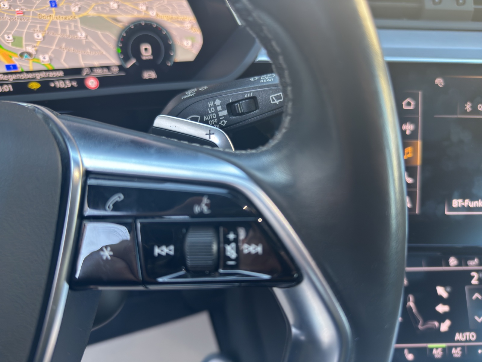 AUDI e-tron 55 Advanced quattro-image-19