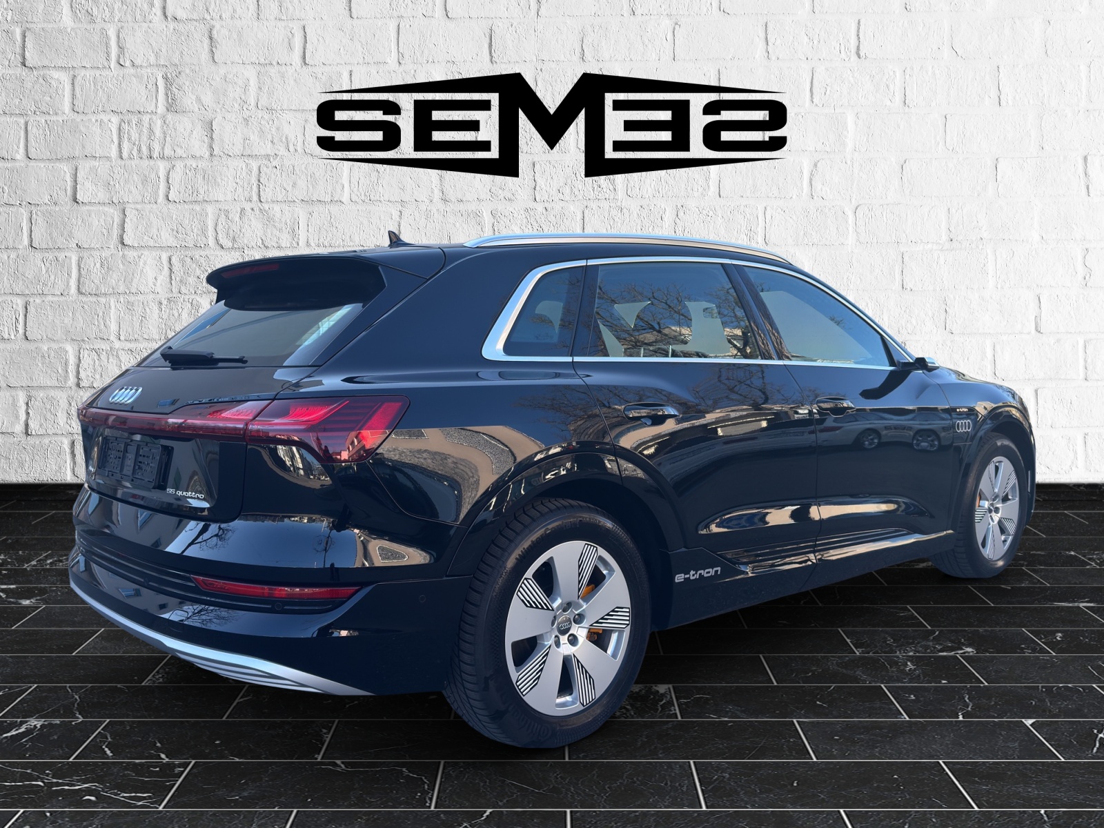 AUDI e-tron 55 Advanced quattro-image-4