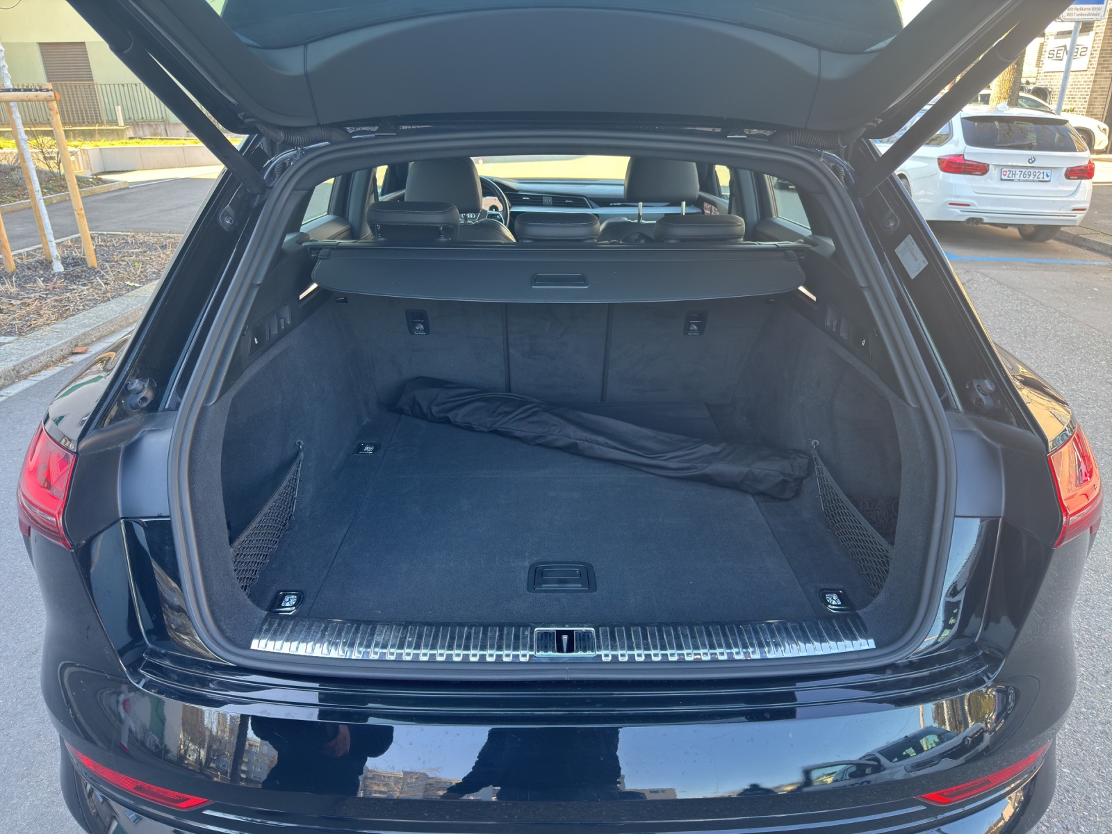 AUDI e-tron 55 Advanced quattro-image-28