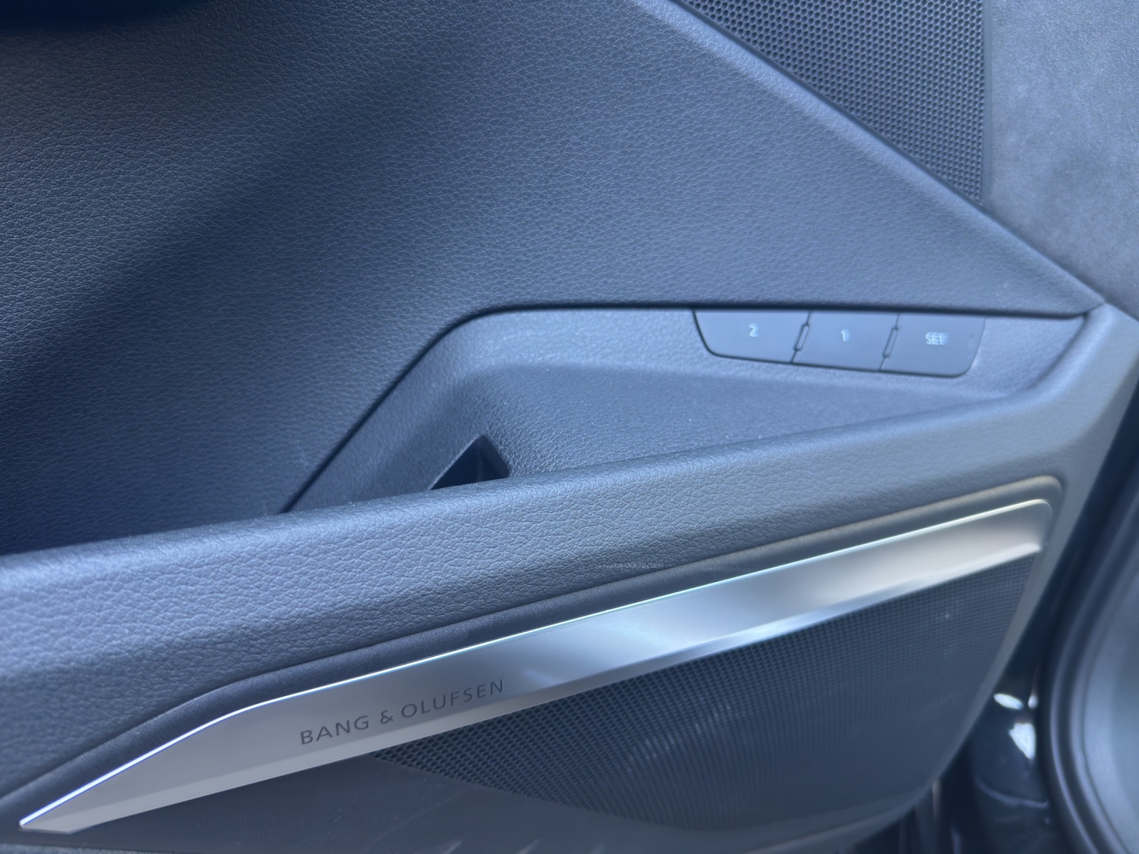 AUDI e-tron 55 Advanced quattro-image-10