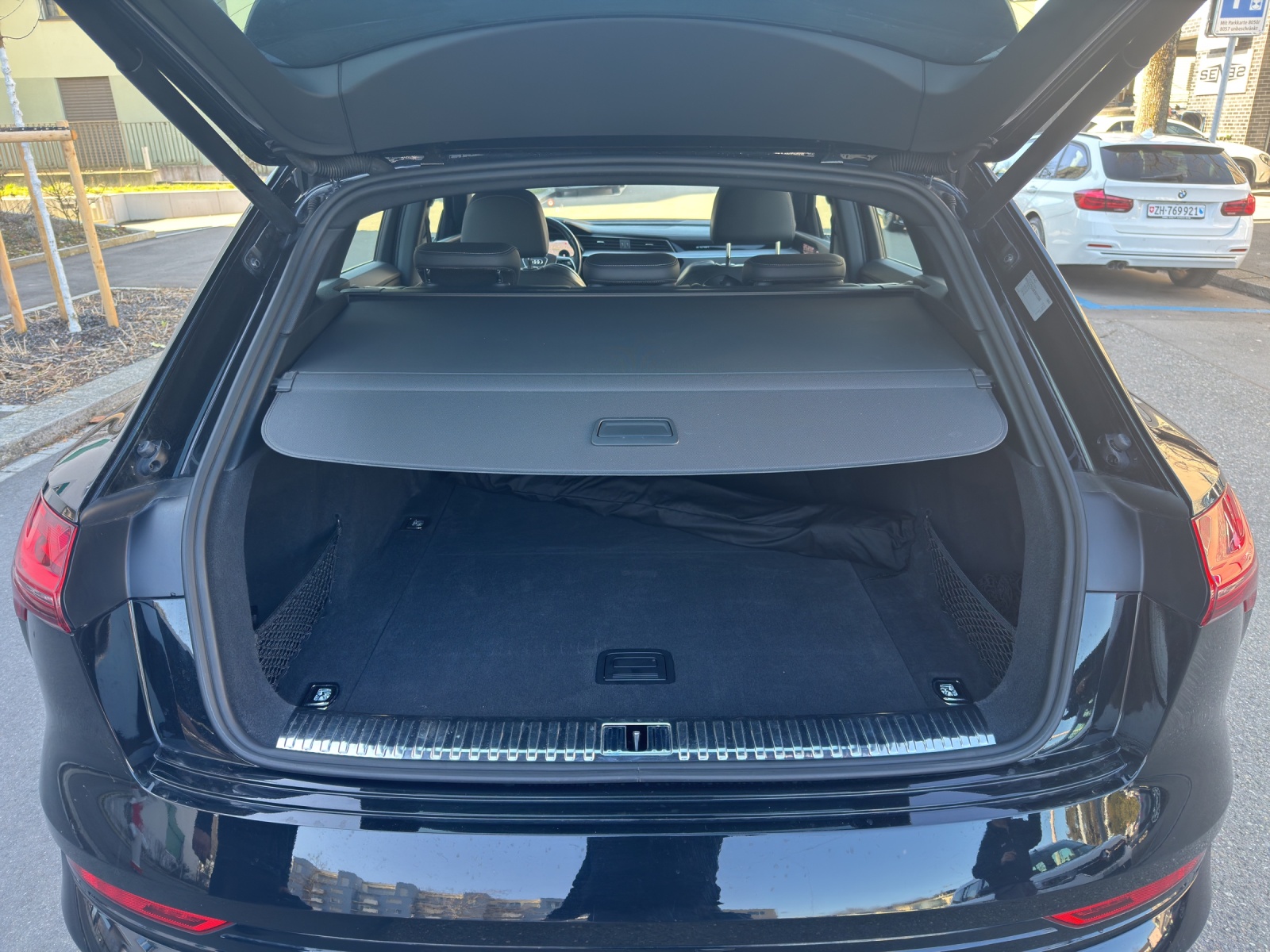 AUDI e-tron 55 Advanced quattro-image-25