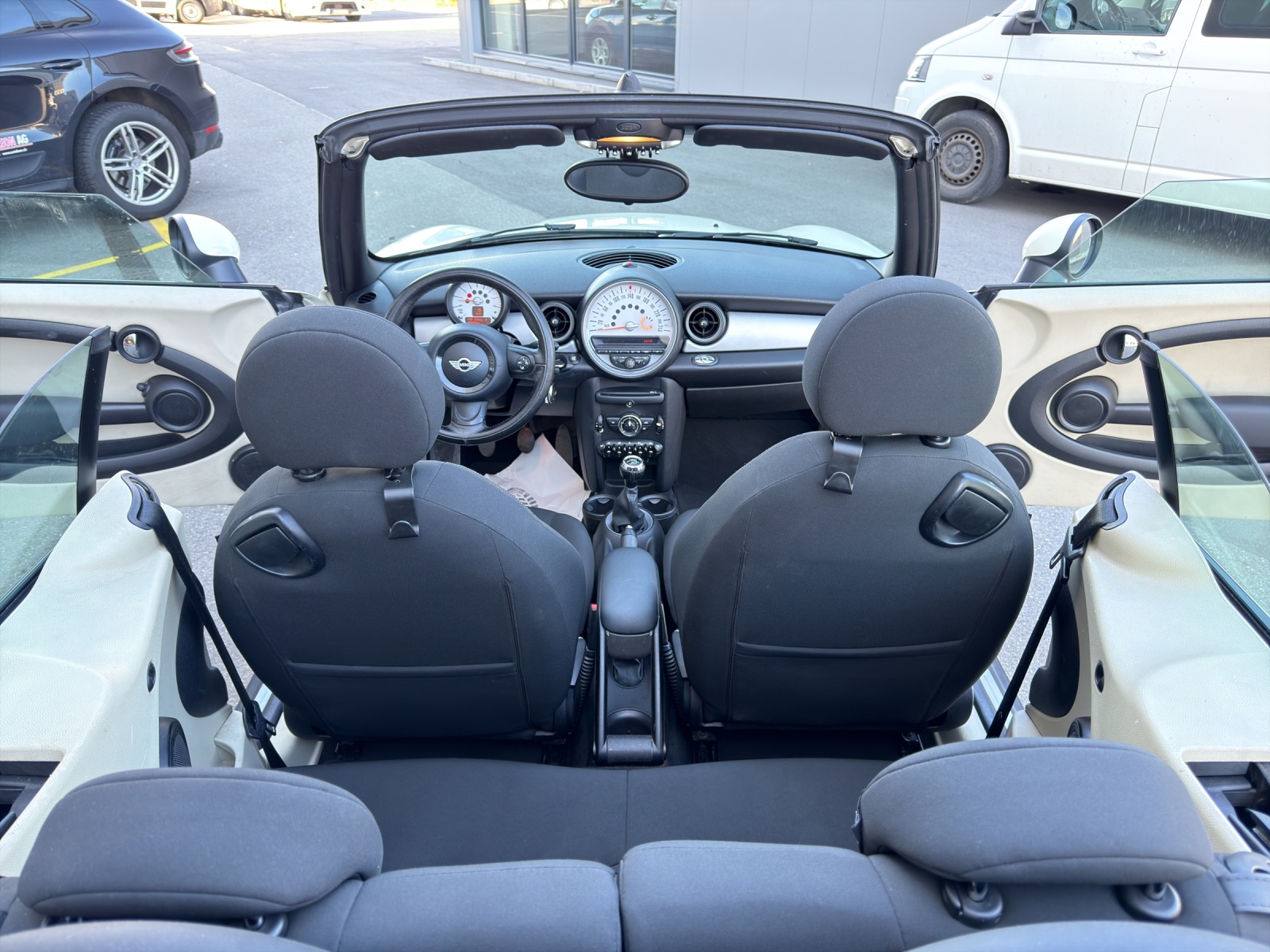 MINI One Cabriolet-image-19