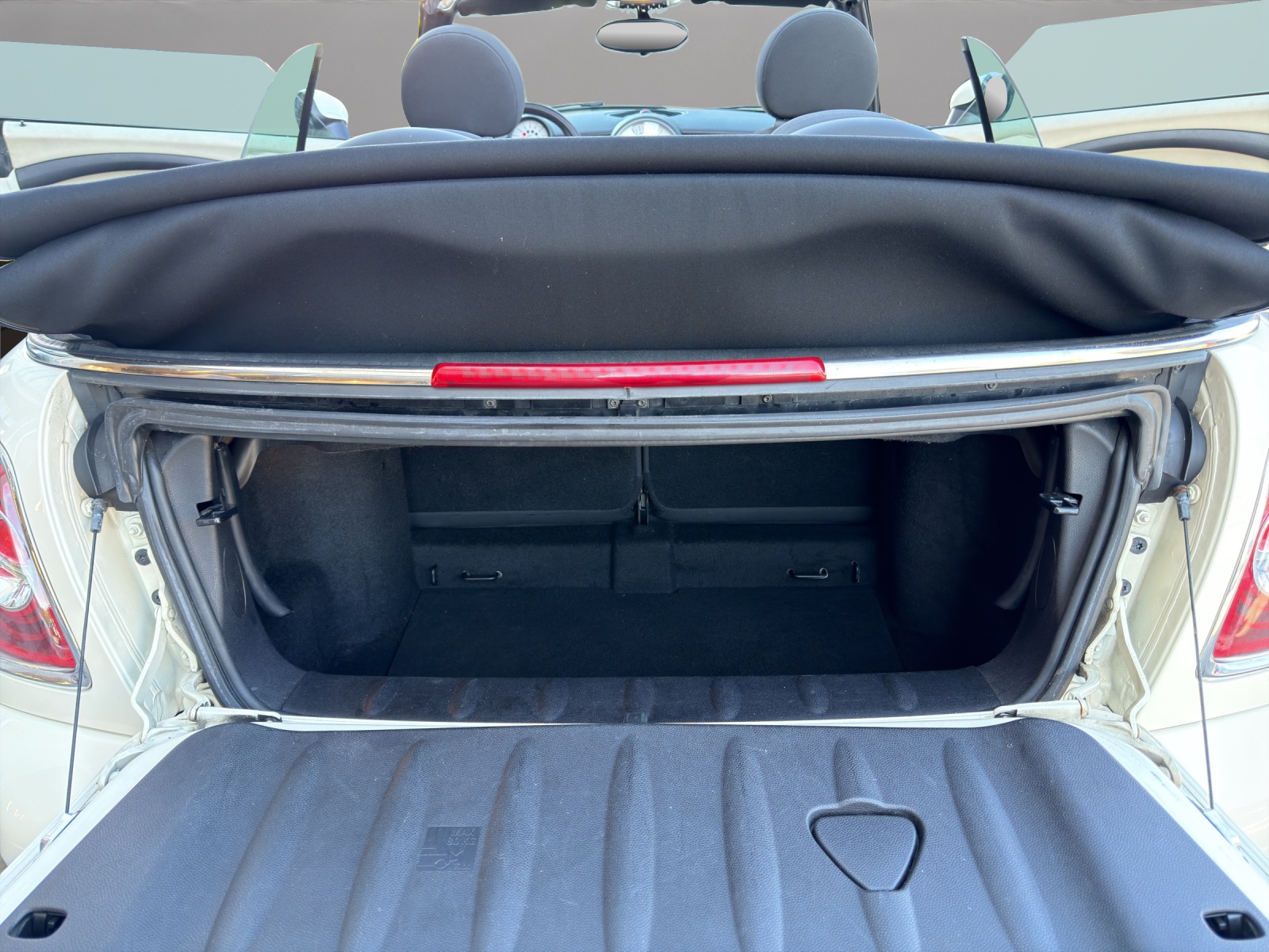 MINI One Cabriolet-image-17